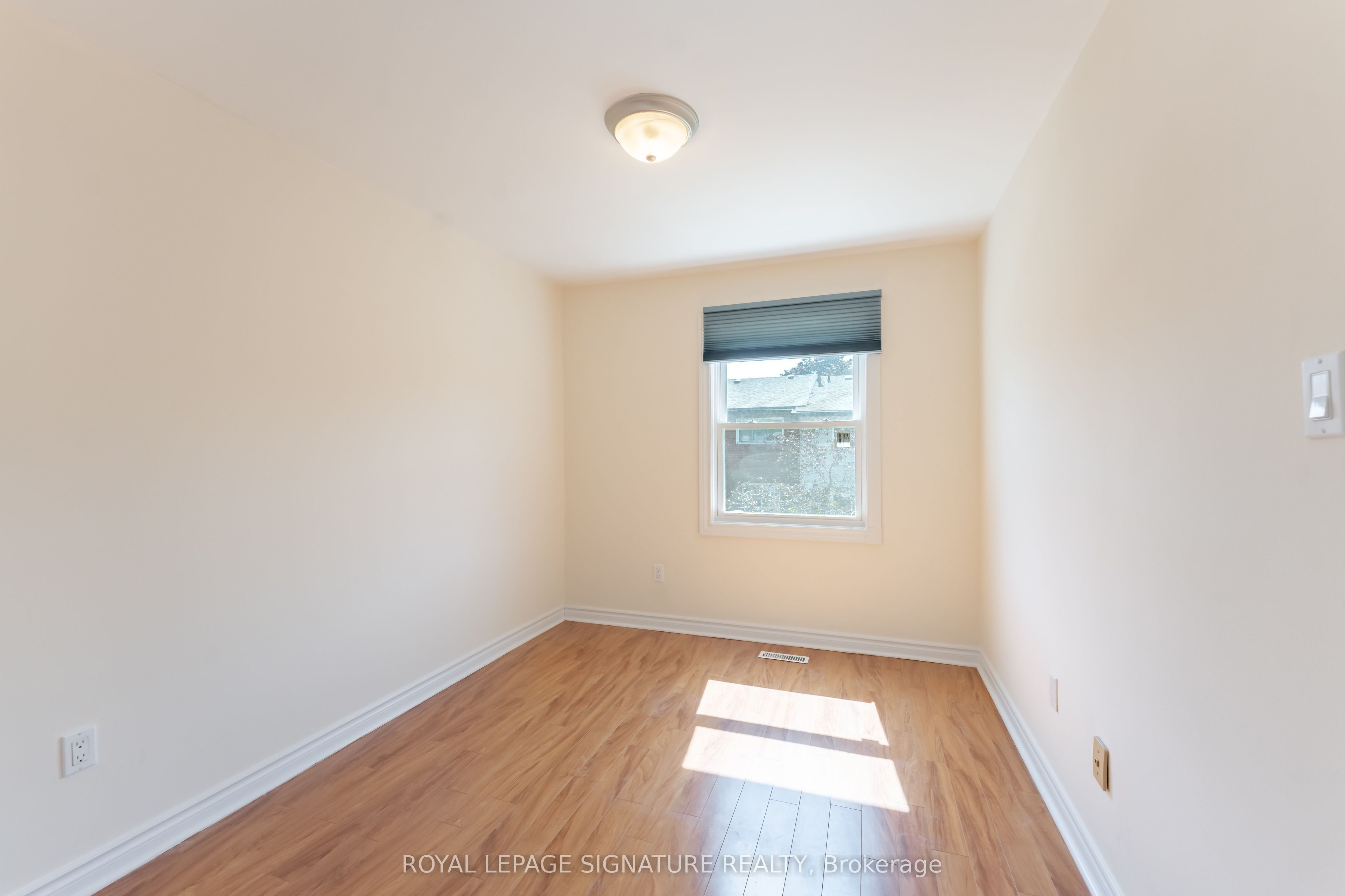 2825 Gananoque Drive 40 Property Photo 28