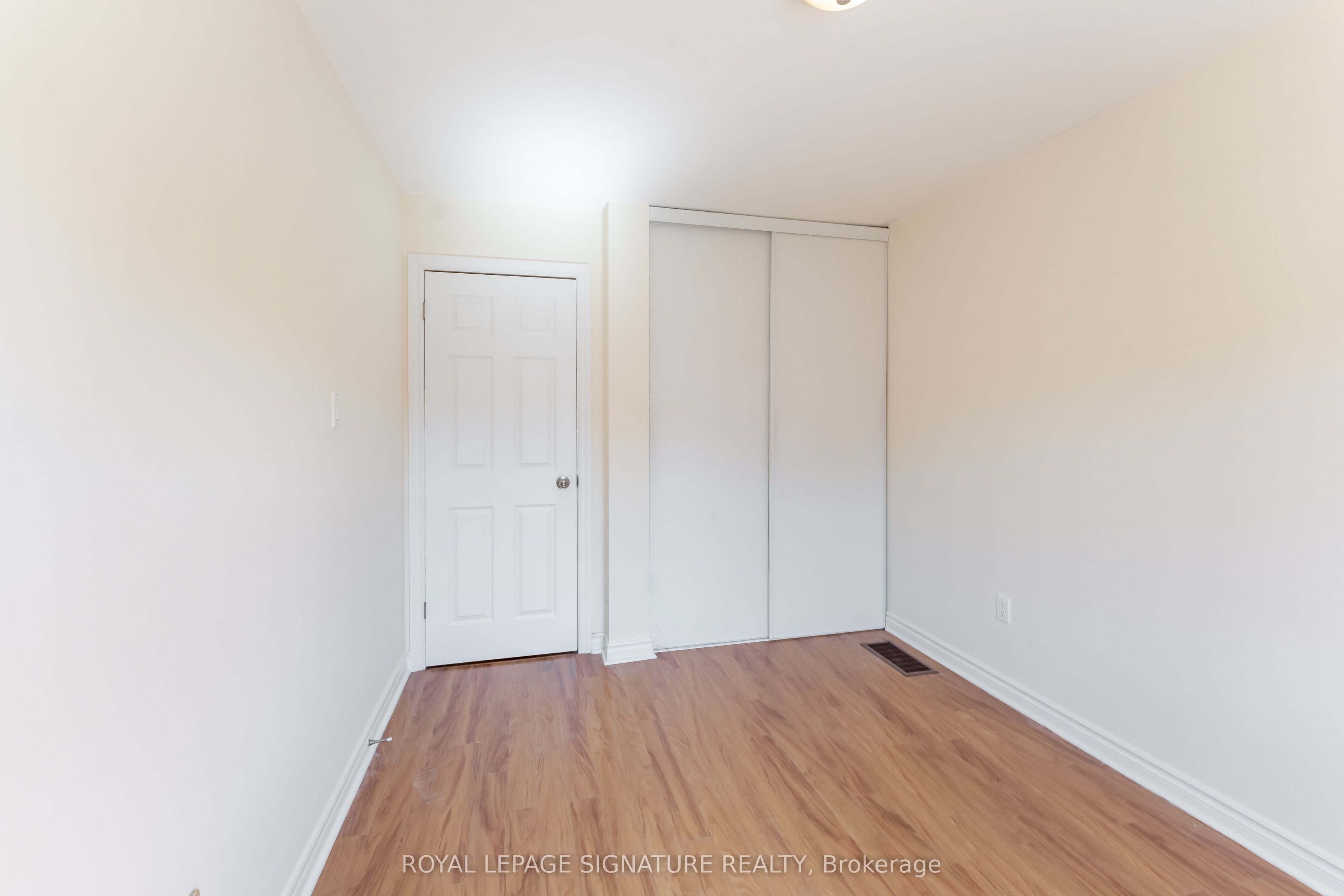2825 Gananoque Drive 40 Property Photo 29