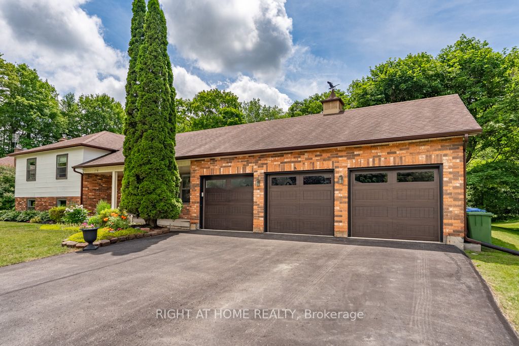 16 Snowberry Court Property Photo 1