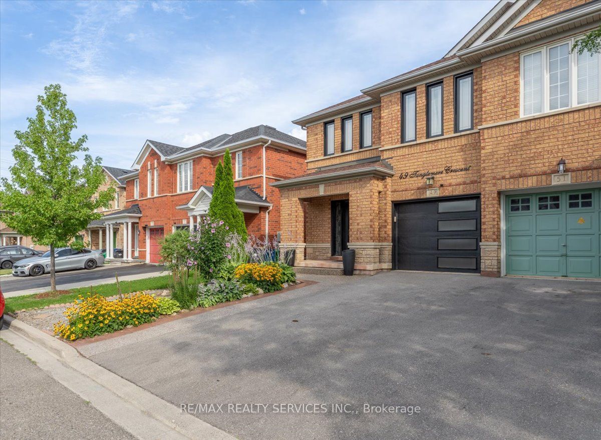 49 Tanglemere Crescent Property Photo 3