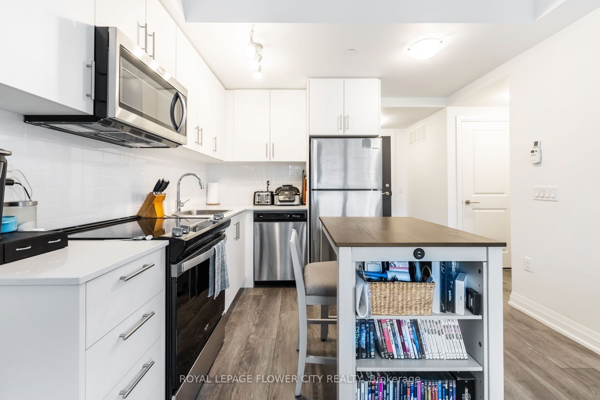 65 Attmar Drive E 269 Property Photo 17