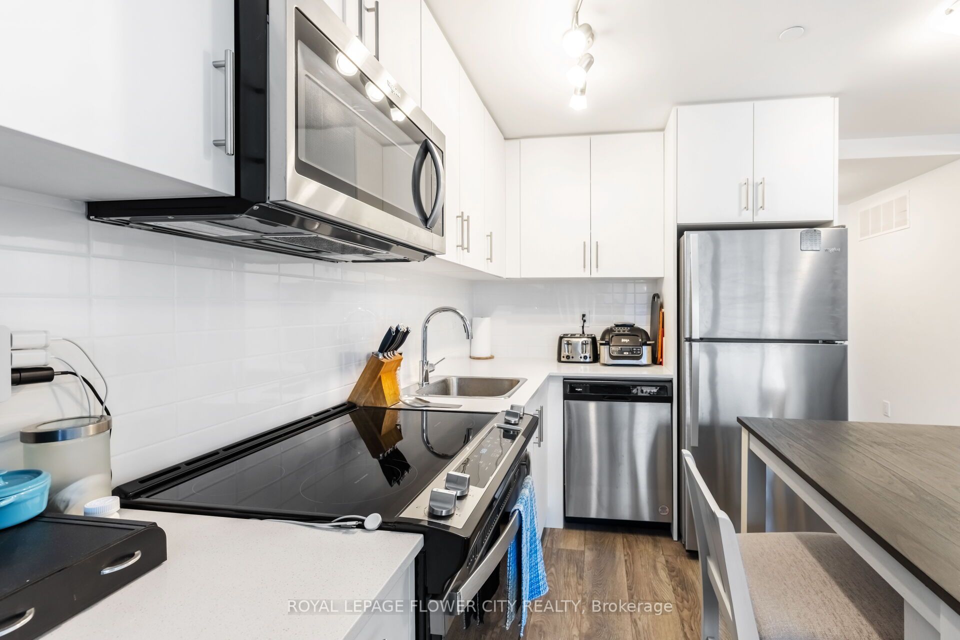 65 Attmar Drive E 269 Property Photo 19