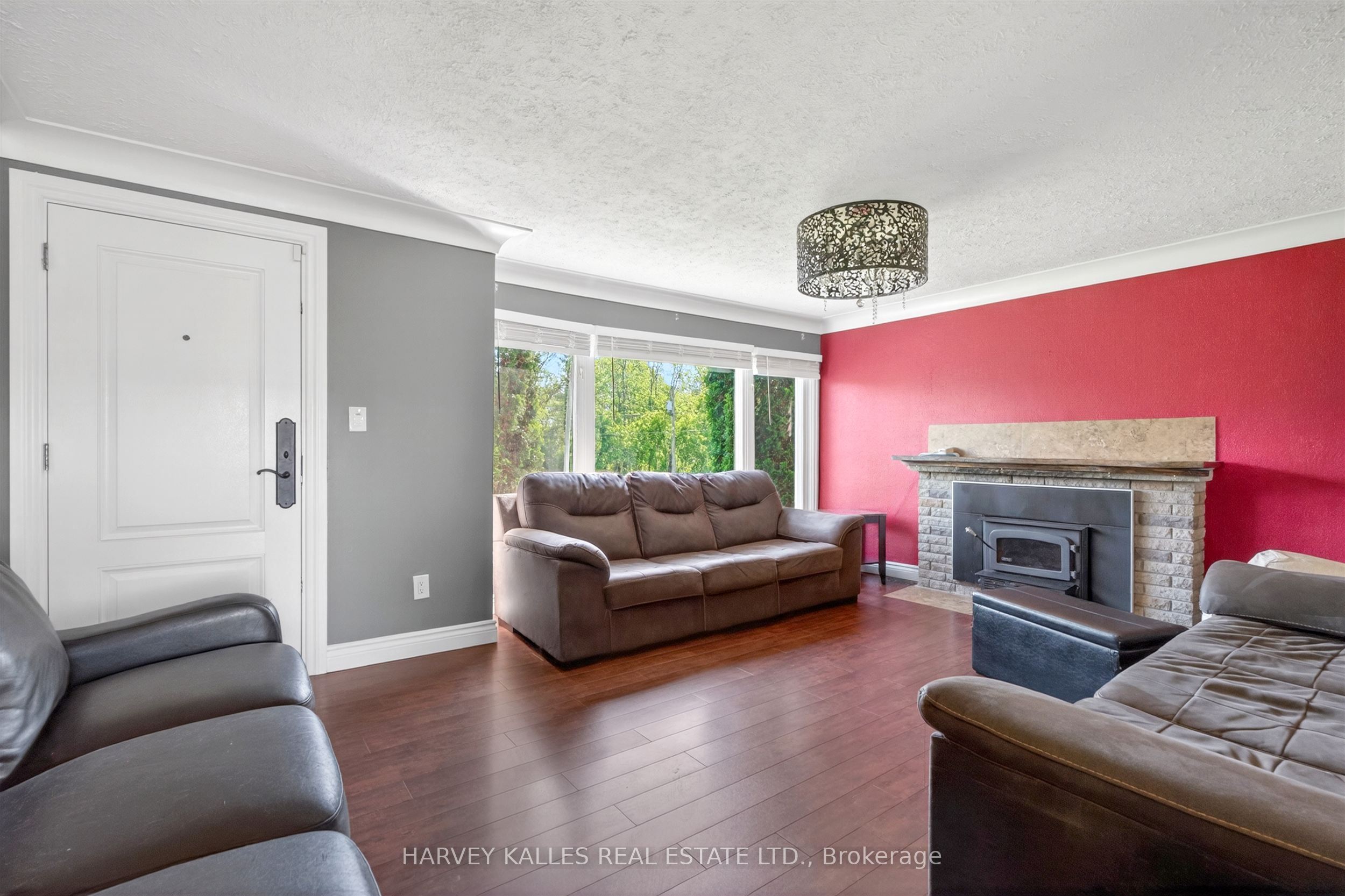 7566 Sixth Line Property Photo 3