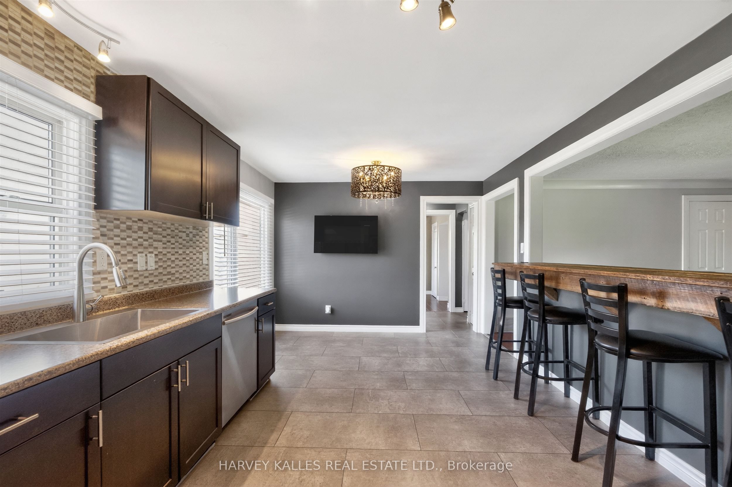 7566 Sixth Line Property Photo 7