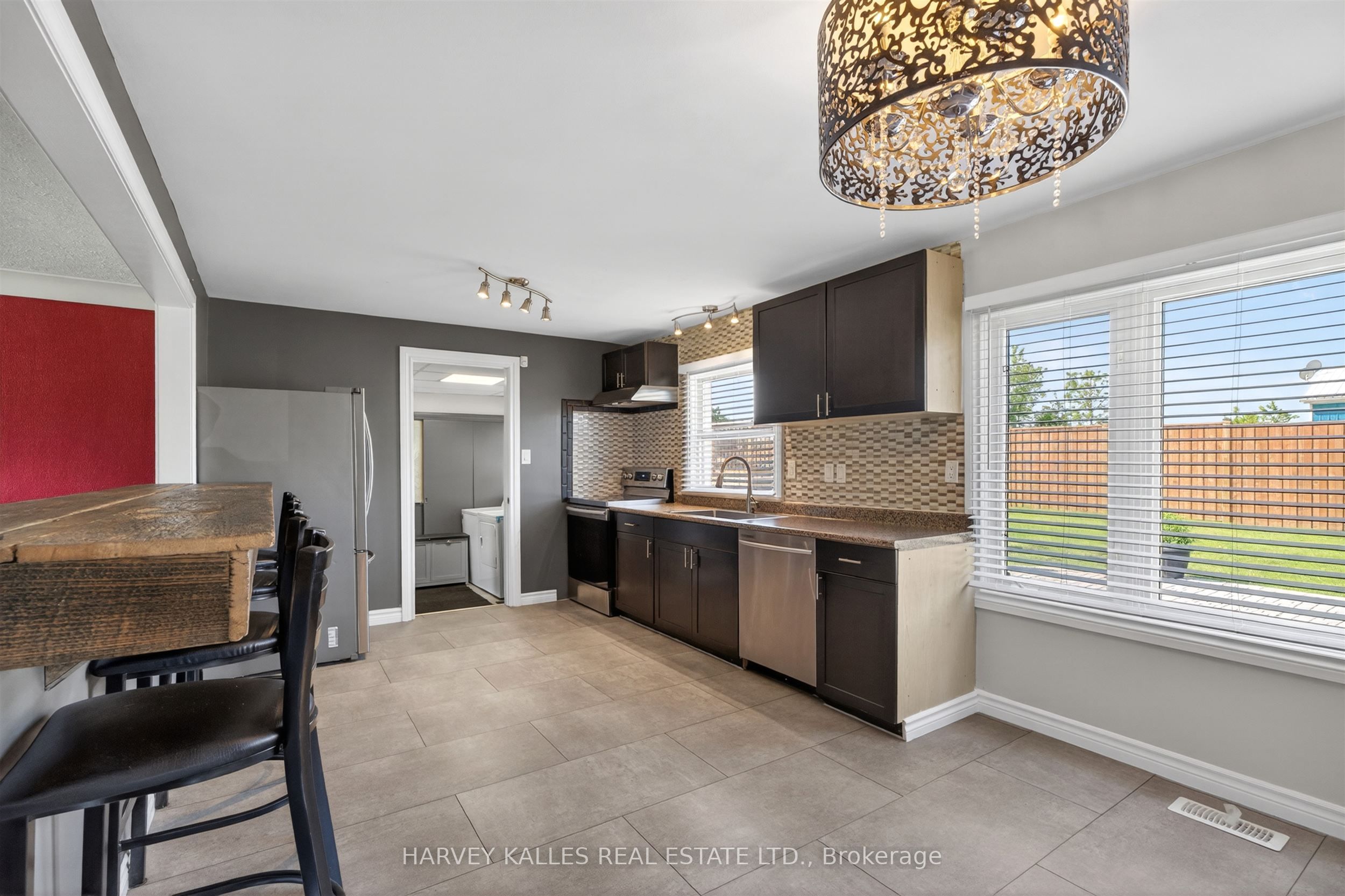 7566 Sixth Line Property Photo 8