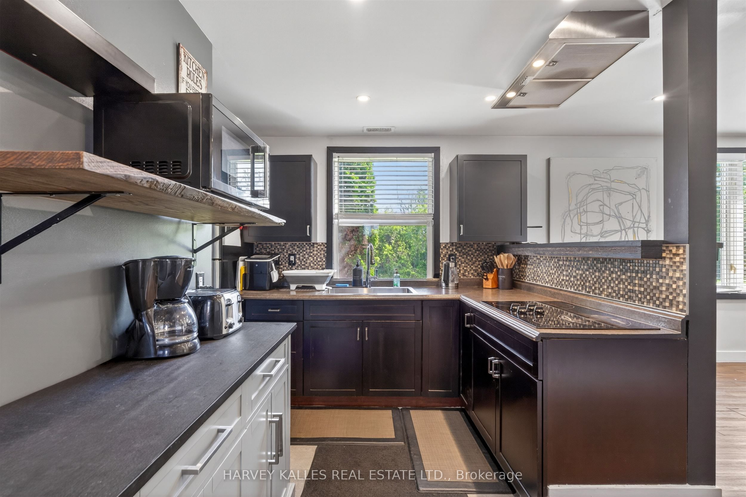 7566 Sixth Line Property Photo 9