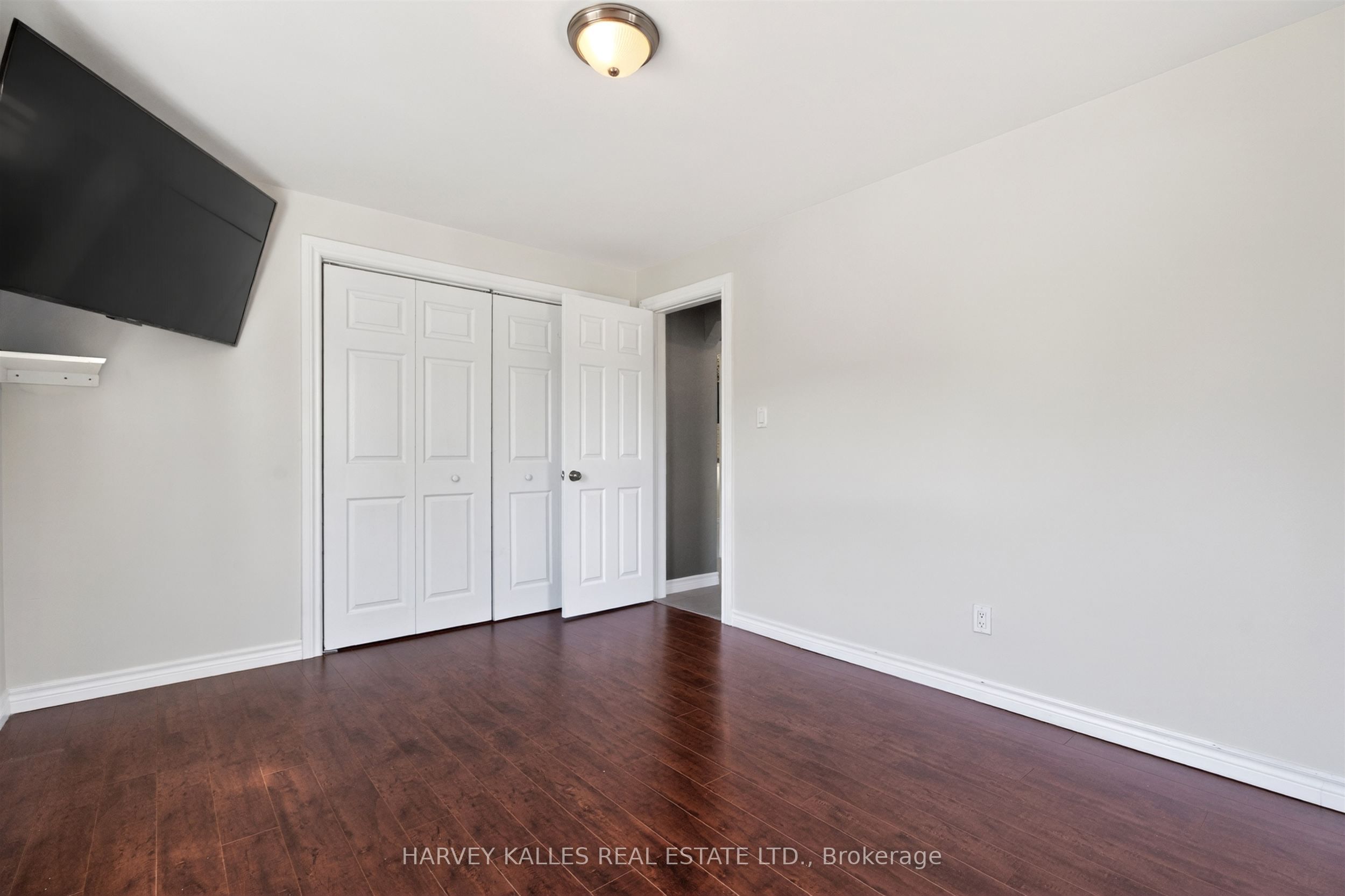 7566 Sixth Line Property Photo 11