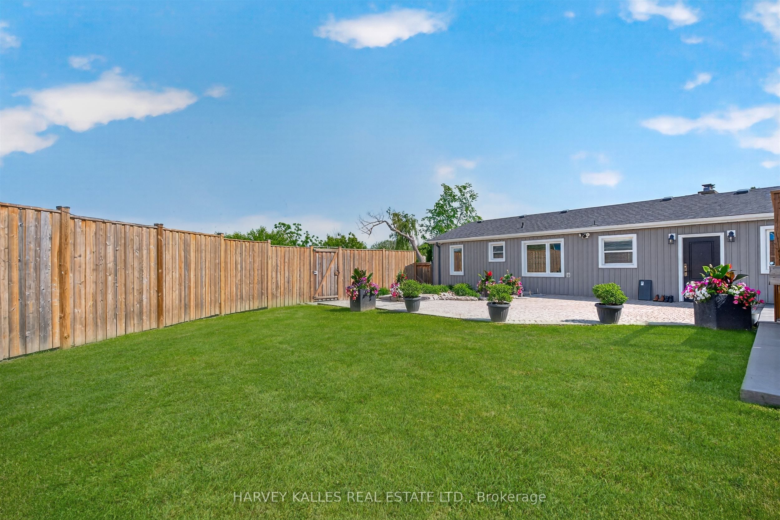 7566 Sixth Line Property Photo 14