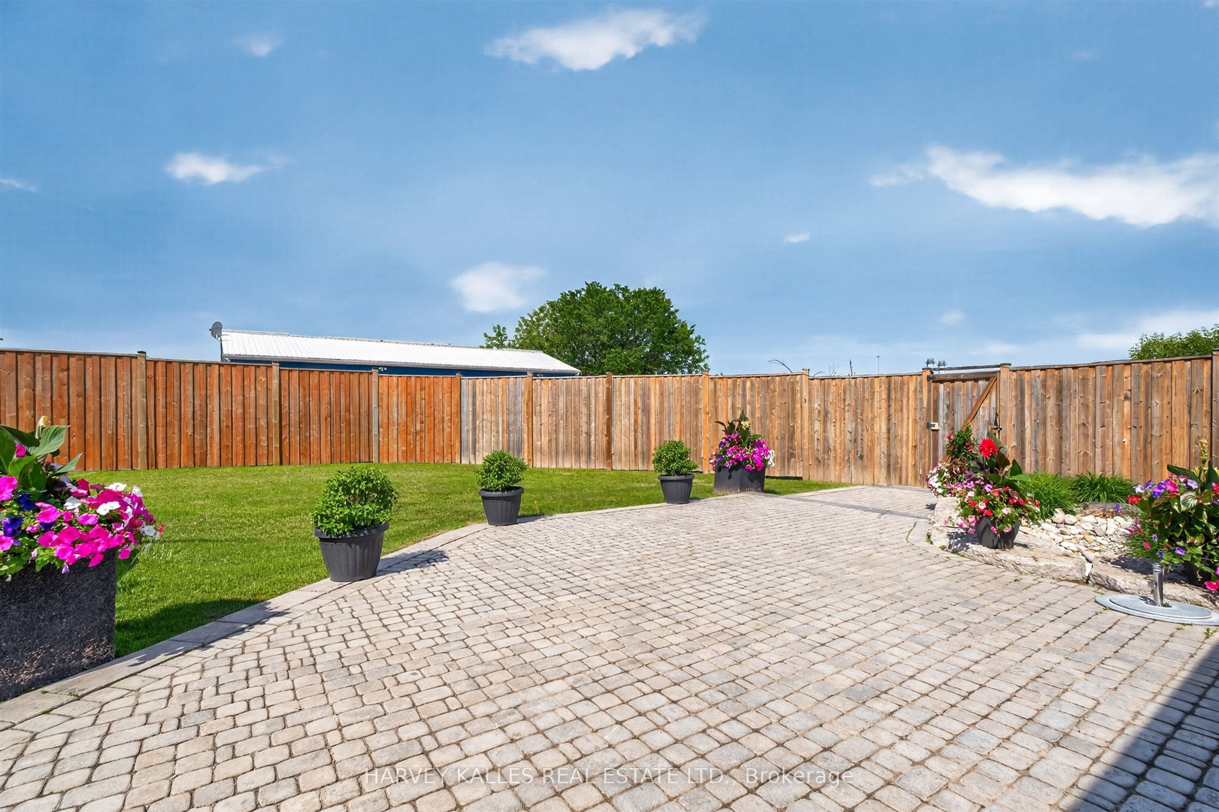 7566 Sixth Line Property Photo 15