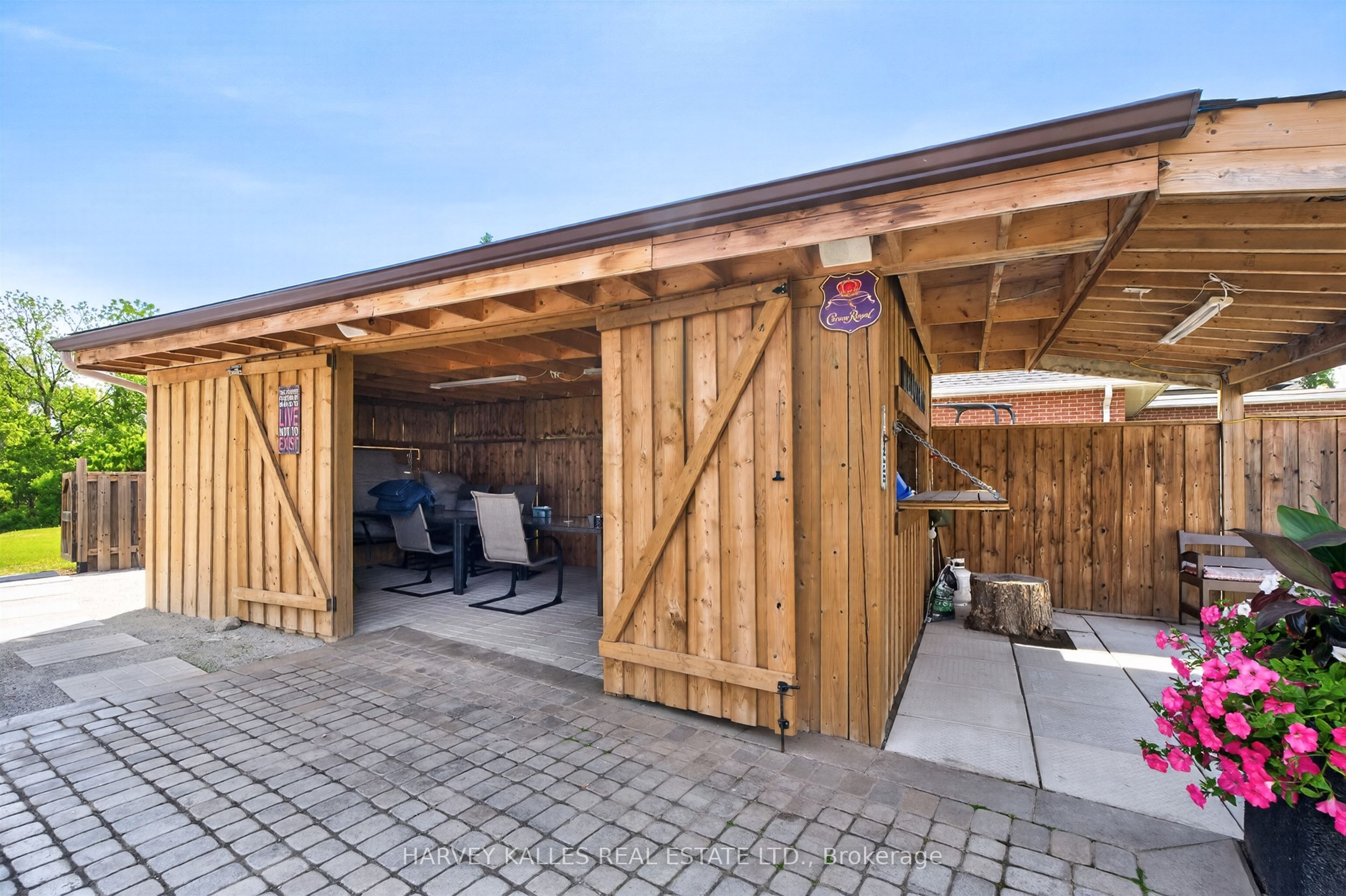 7566 Sixth Line Property Photo 17