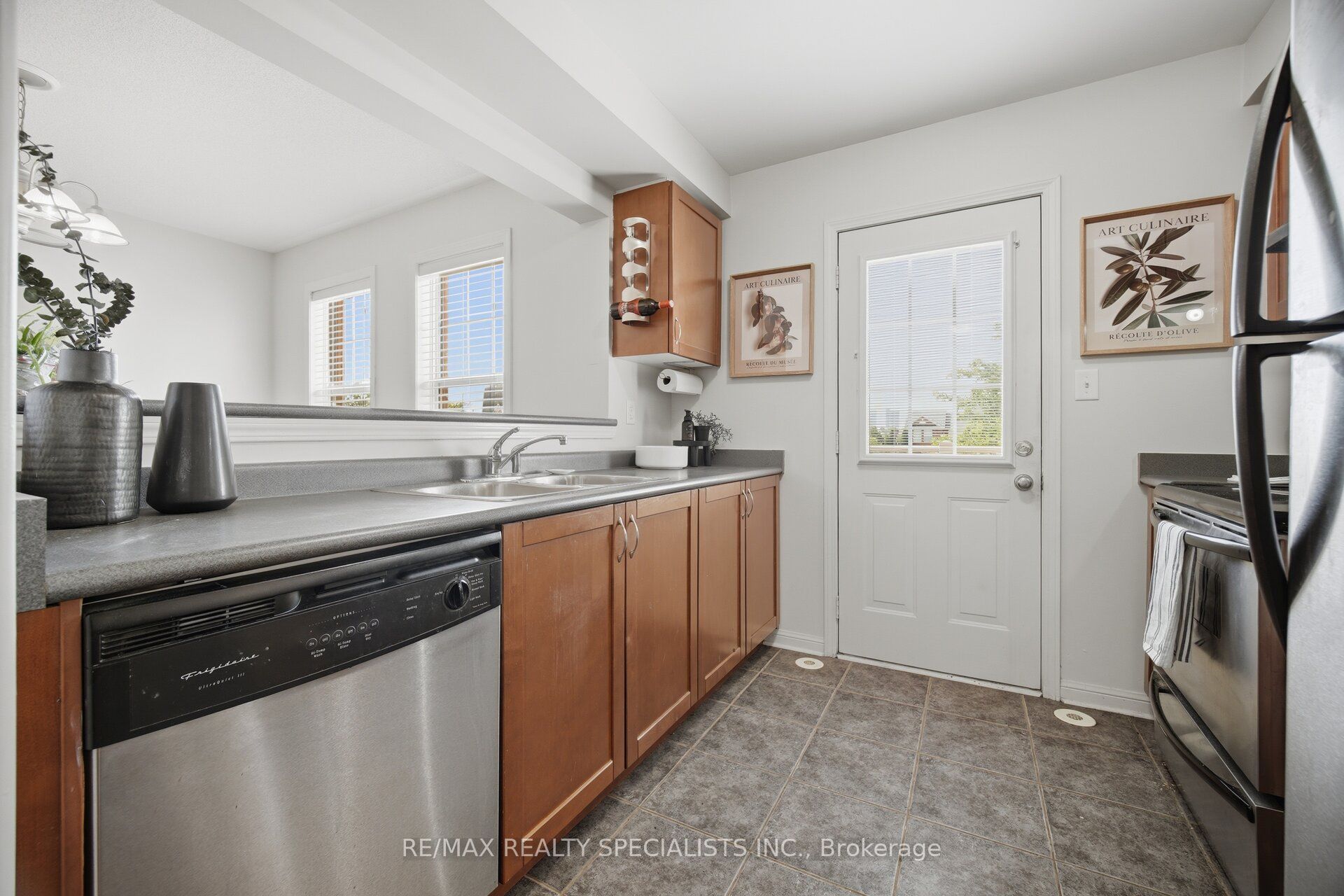 1170 Barnard Drive Property Photo 4