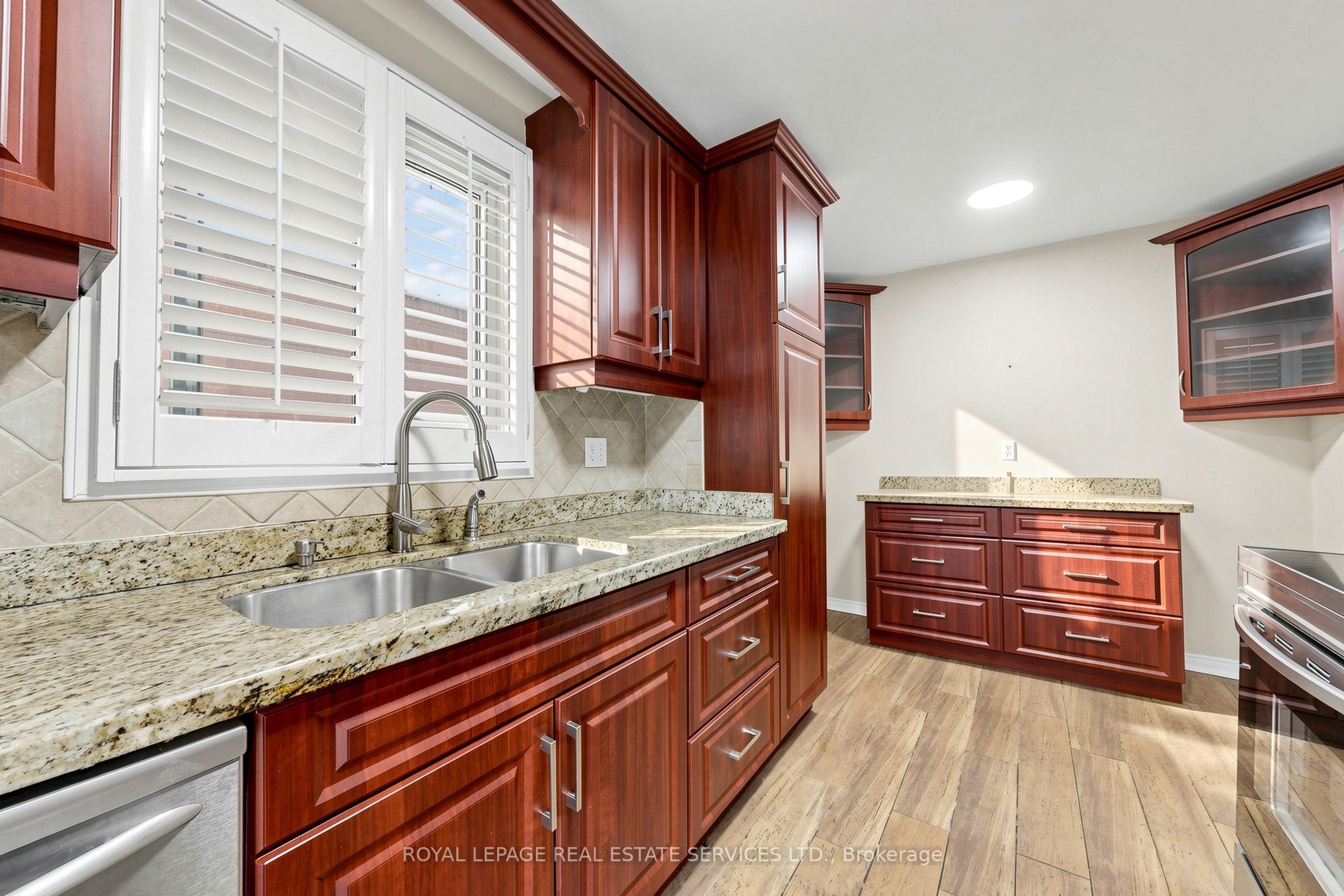 37 Woodsview Avenue Property Photo 16