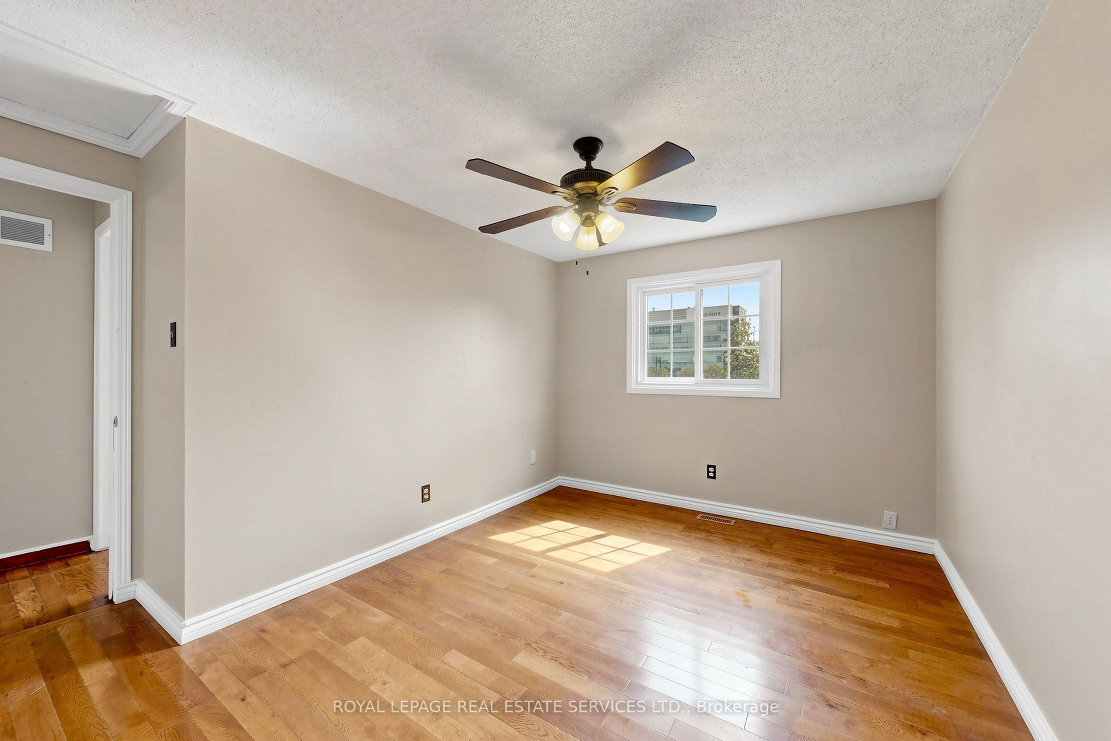 37 Woodsview Avenue Property Photo 32