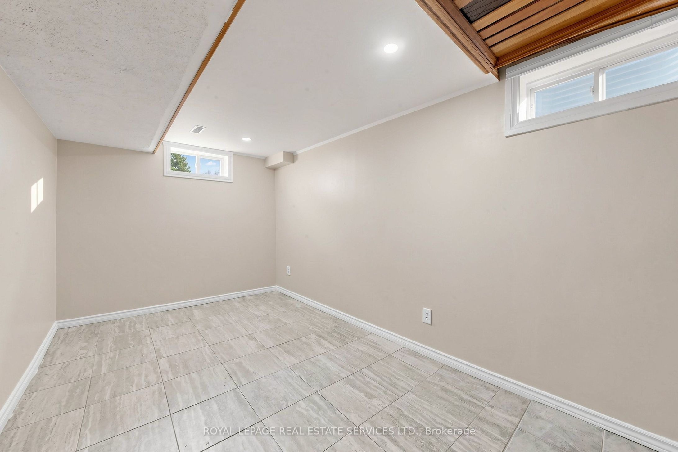 37 Woodsview Avenue Property Photo 40