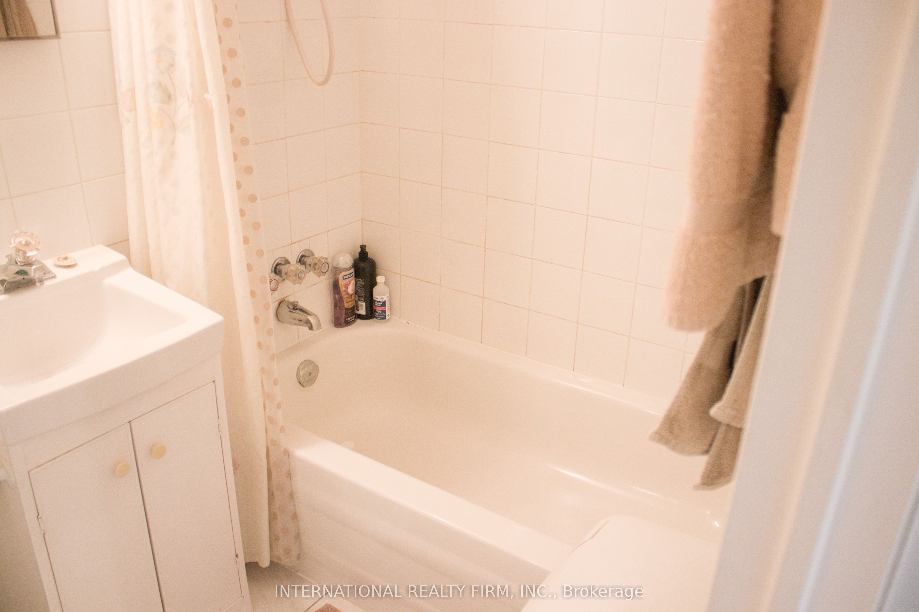 50 Lotherton Pathway 1111 Property Photo 15