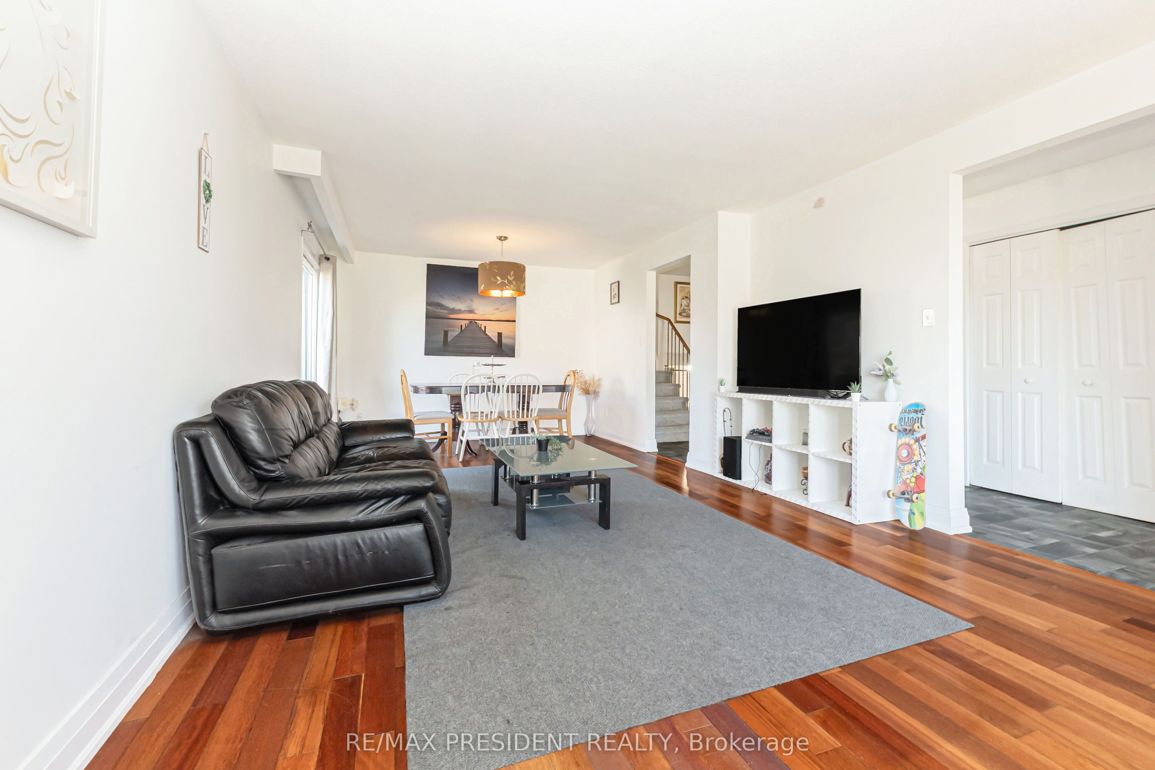 384 Centre Street N Property Photo 6