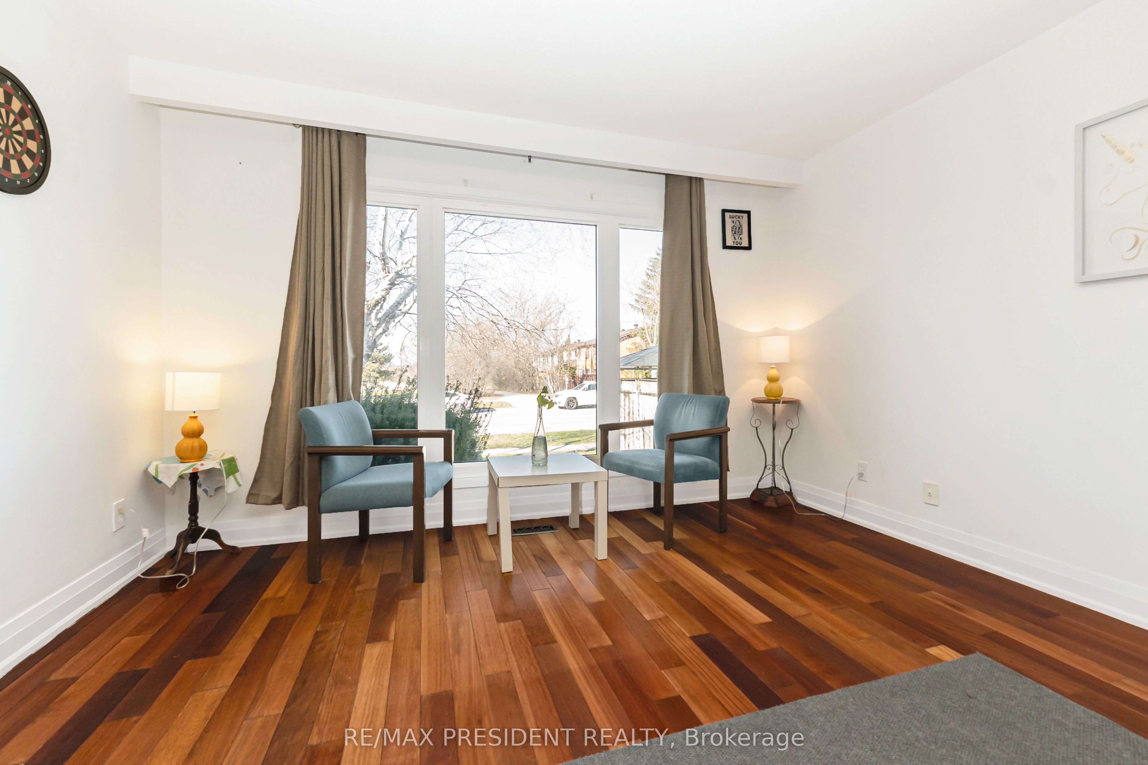 384 Centre Street N Property Photo 7