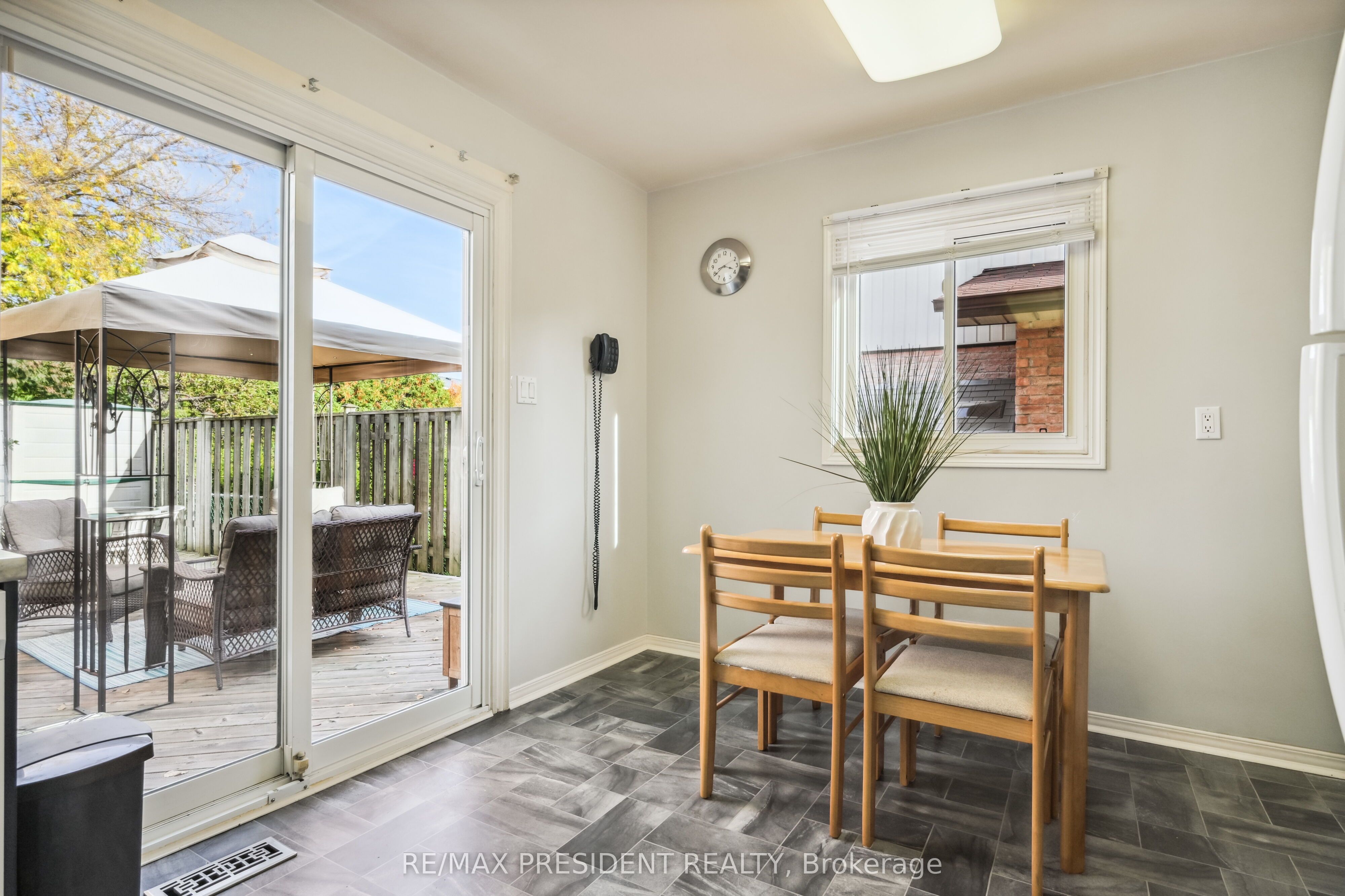 384 Centre Street N Property Photo 16