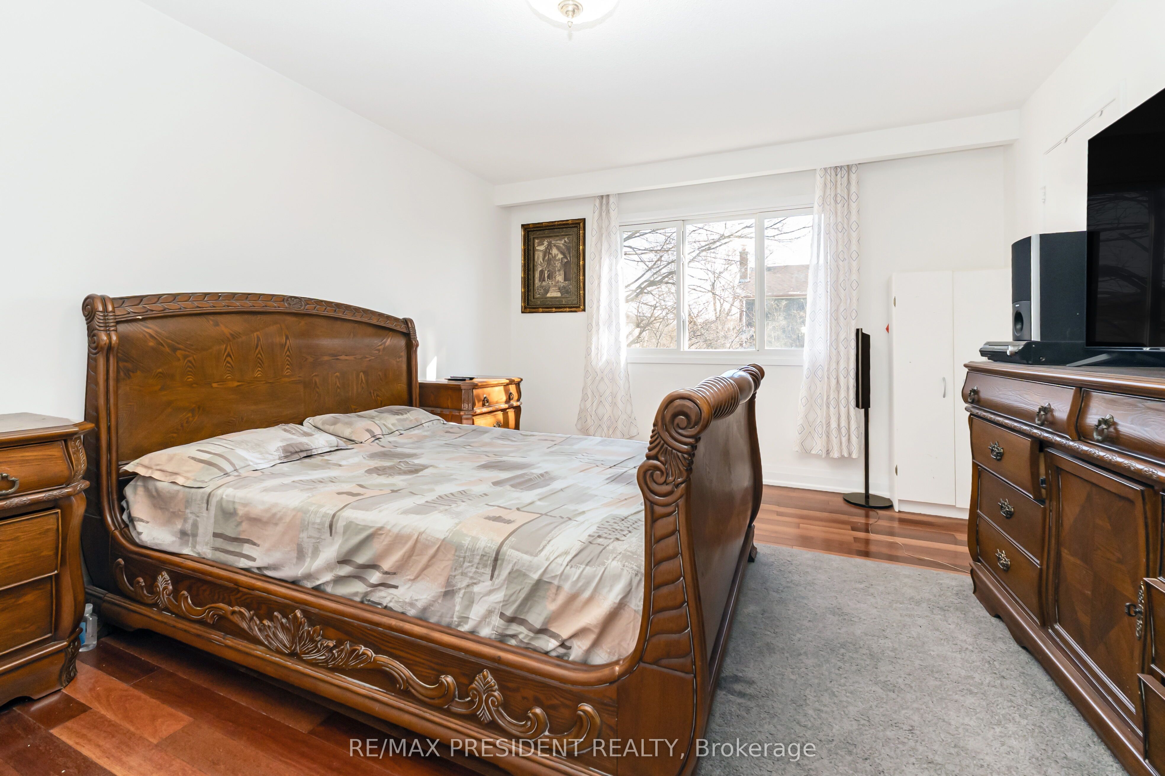 384 Centre Street N Property Photo 18