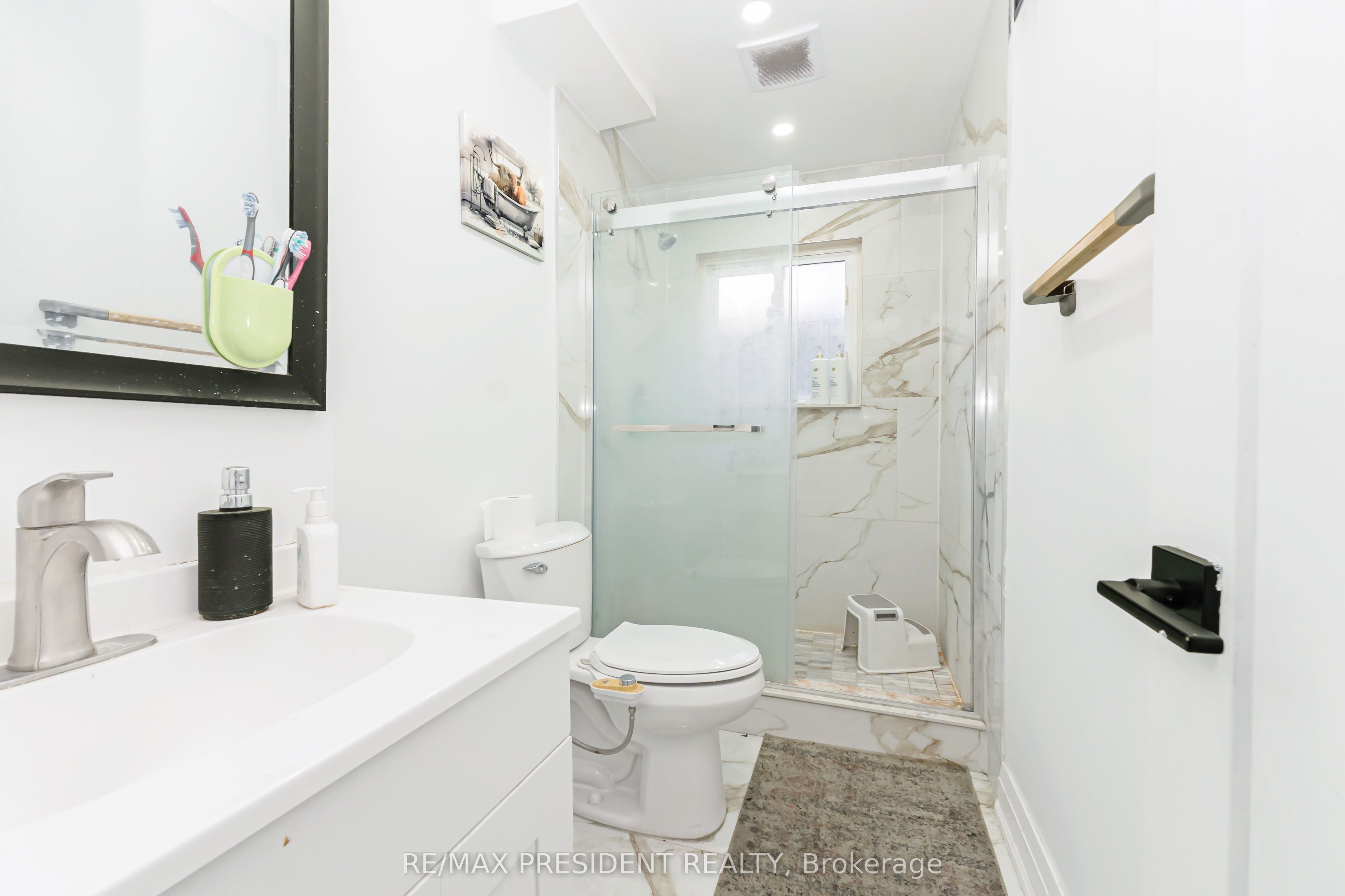 384 Centre Street N Property Photo 19