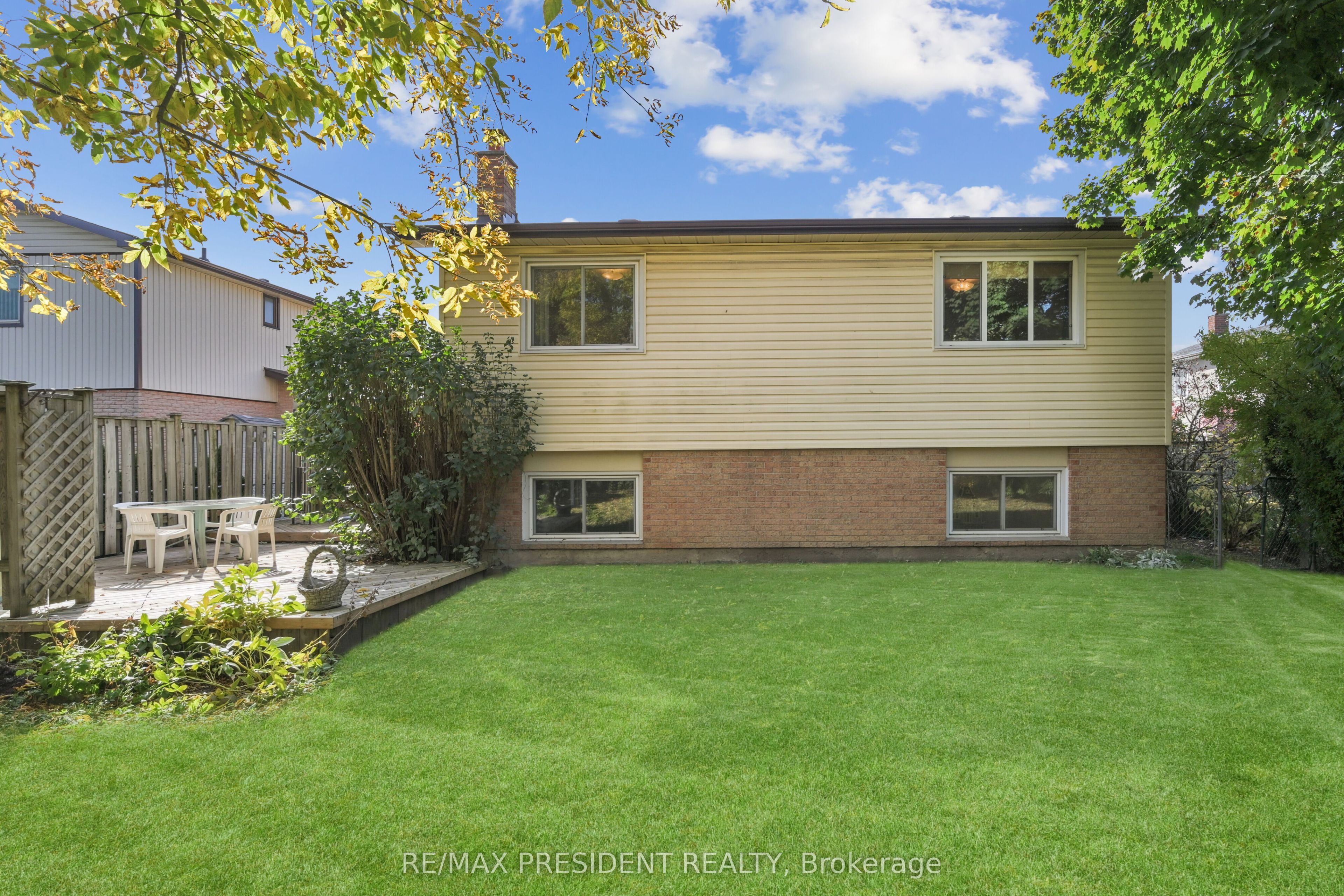 384 Centre Street N Property Photo 25