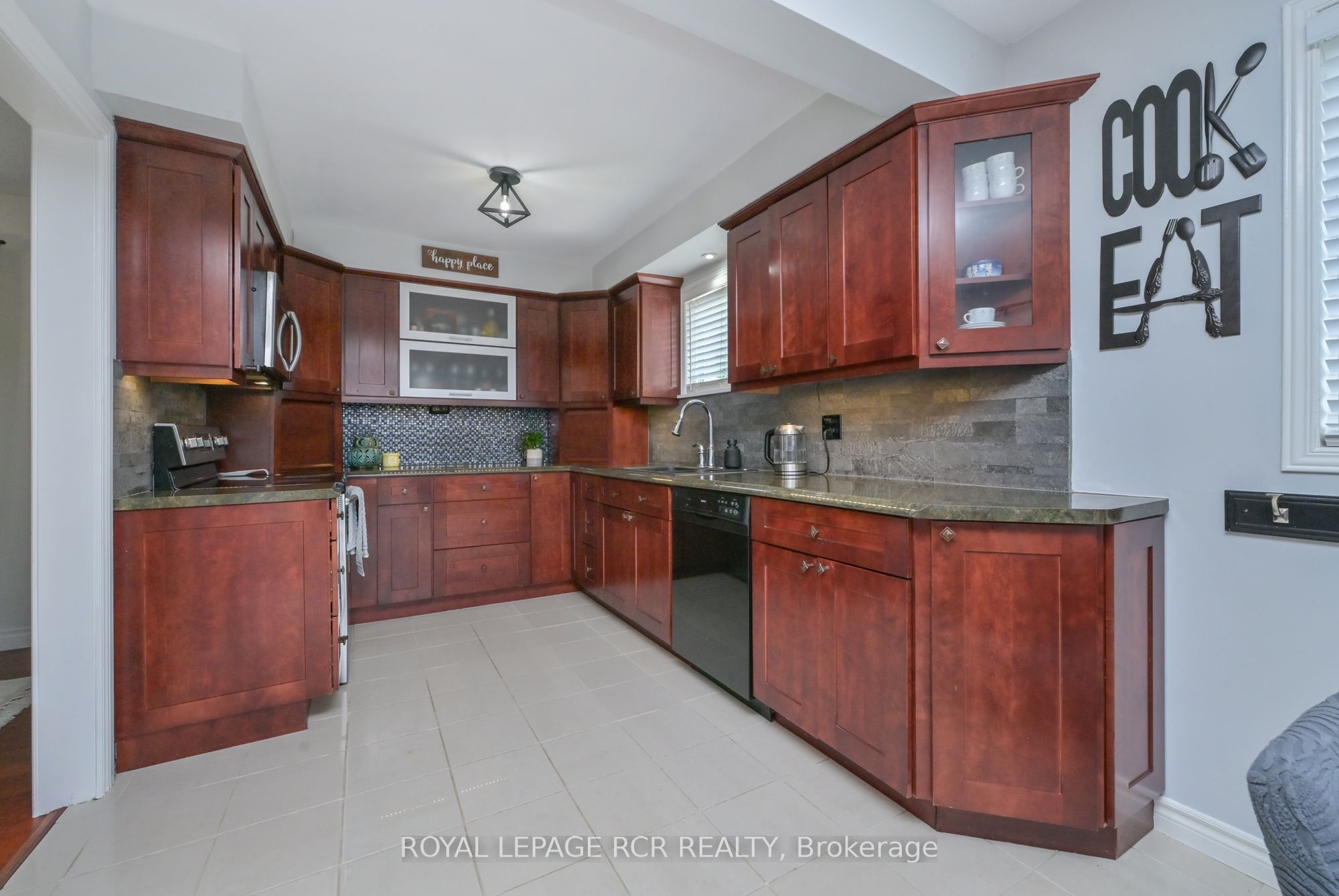 45 Fieldgate Drive Property Photo 7
