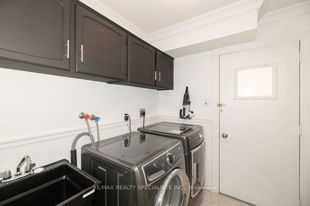 77 Leander Street Property Photo 16