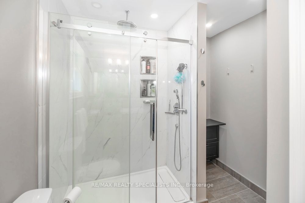 77 Leander Street Property Photo 22