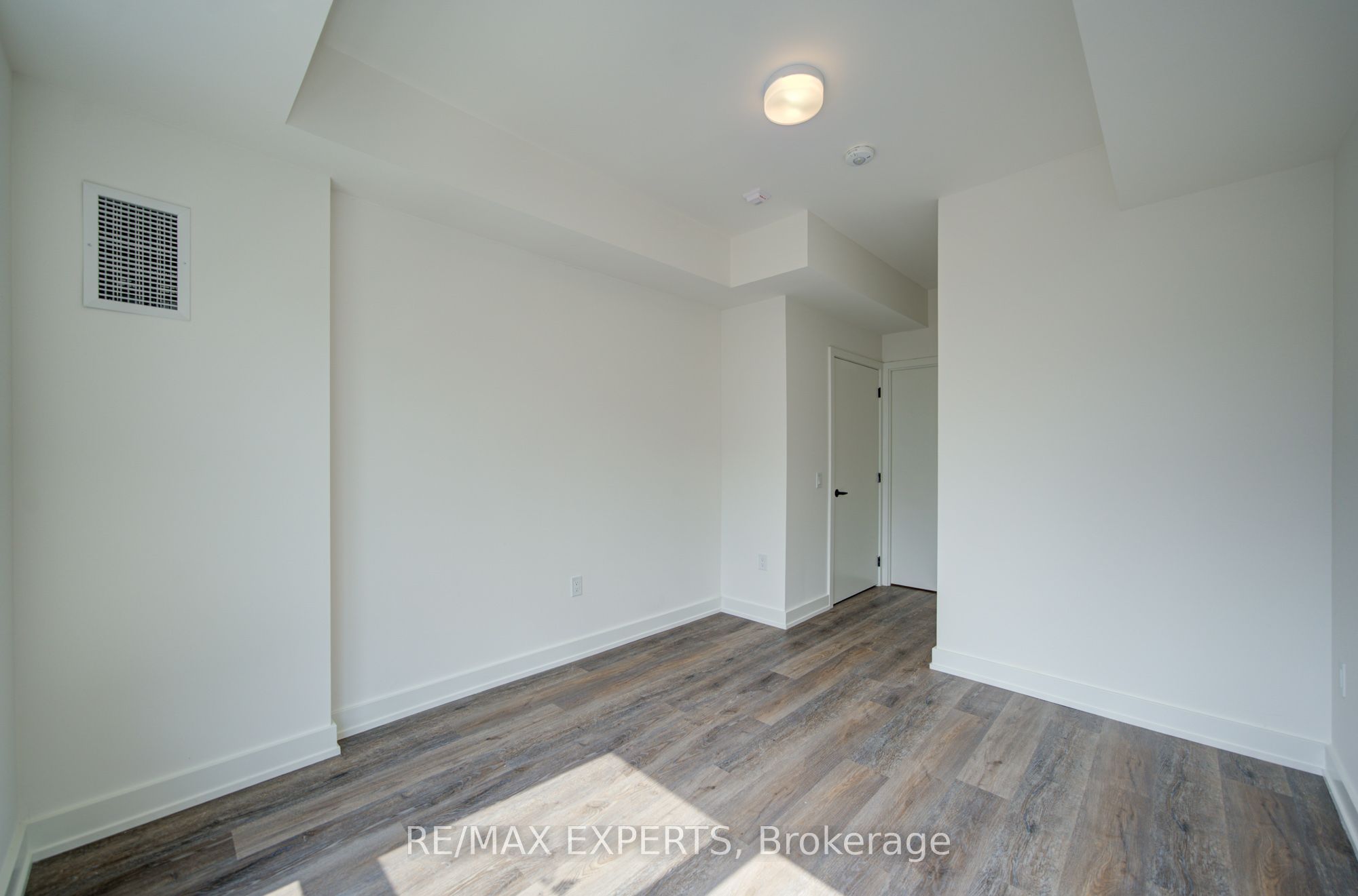 2475 Old Bronte Road 412 Property Photo 25