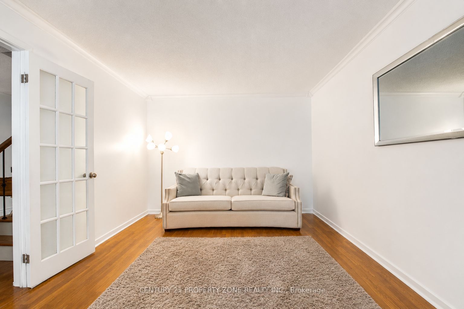 27 Madrid Crescent N Property Photo 6
