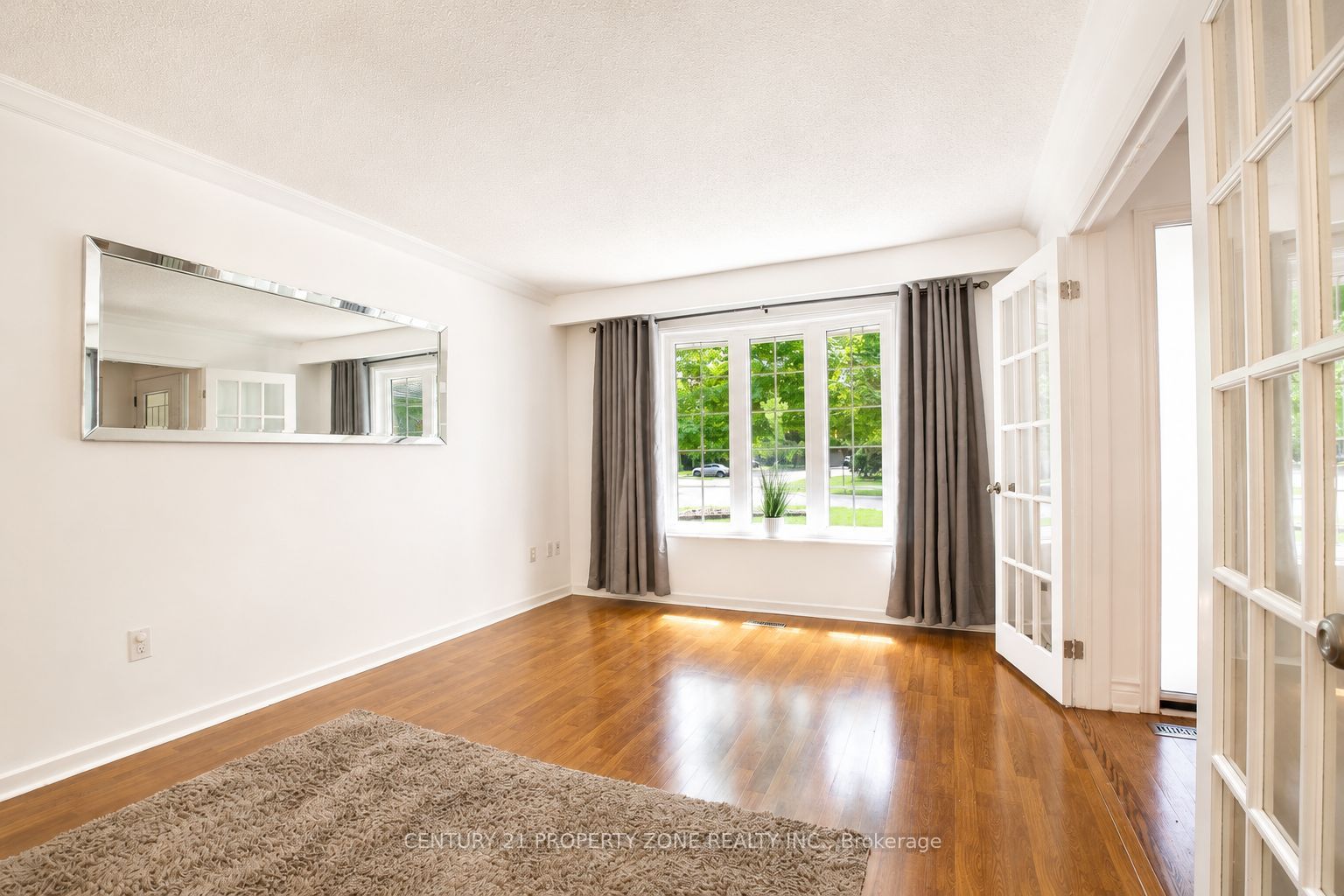 27 Madrid Crescent N Property Photo 7