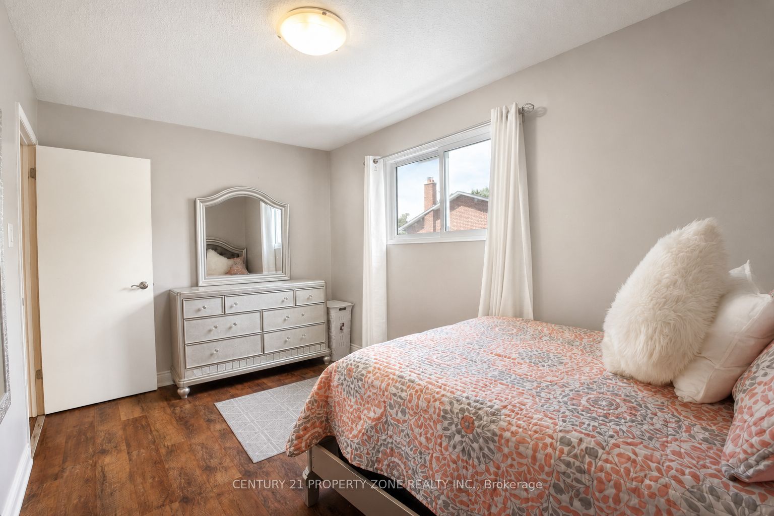 27 Madrid Crescent N Property Photo 12