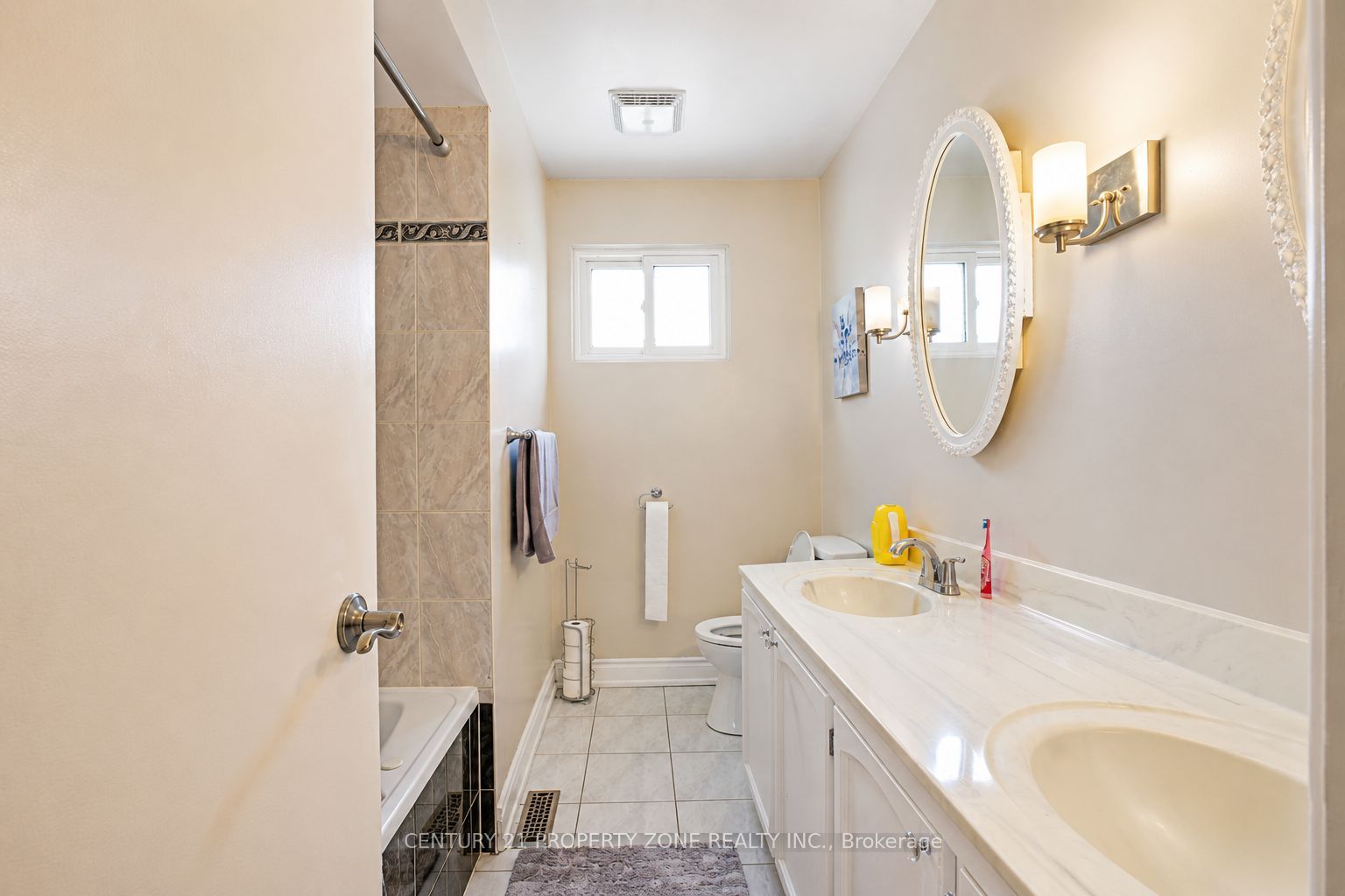 27 Madrid Crescent N Property Photo 14
