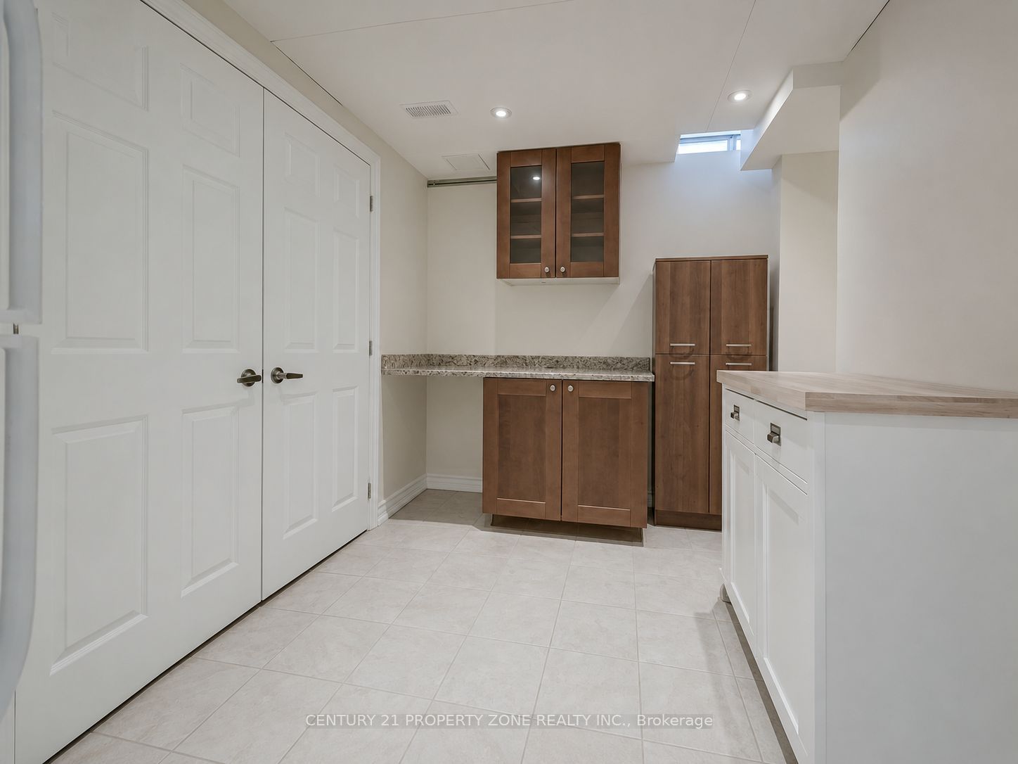 27 Madrid Crescent N Property Photo 24