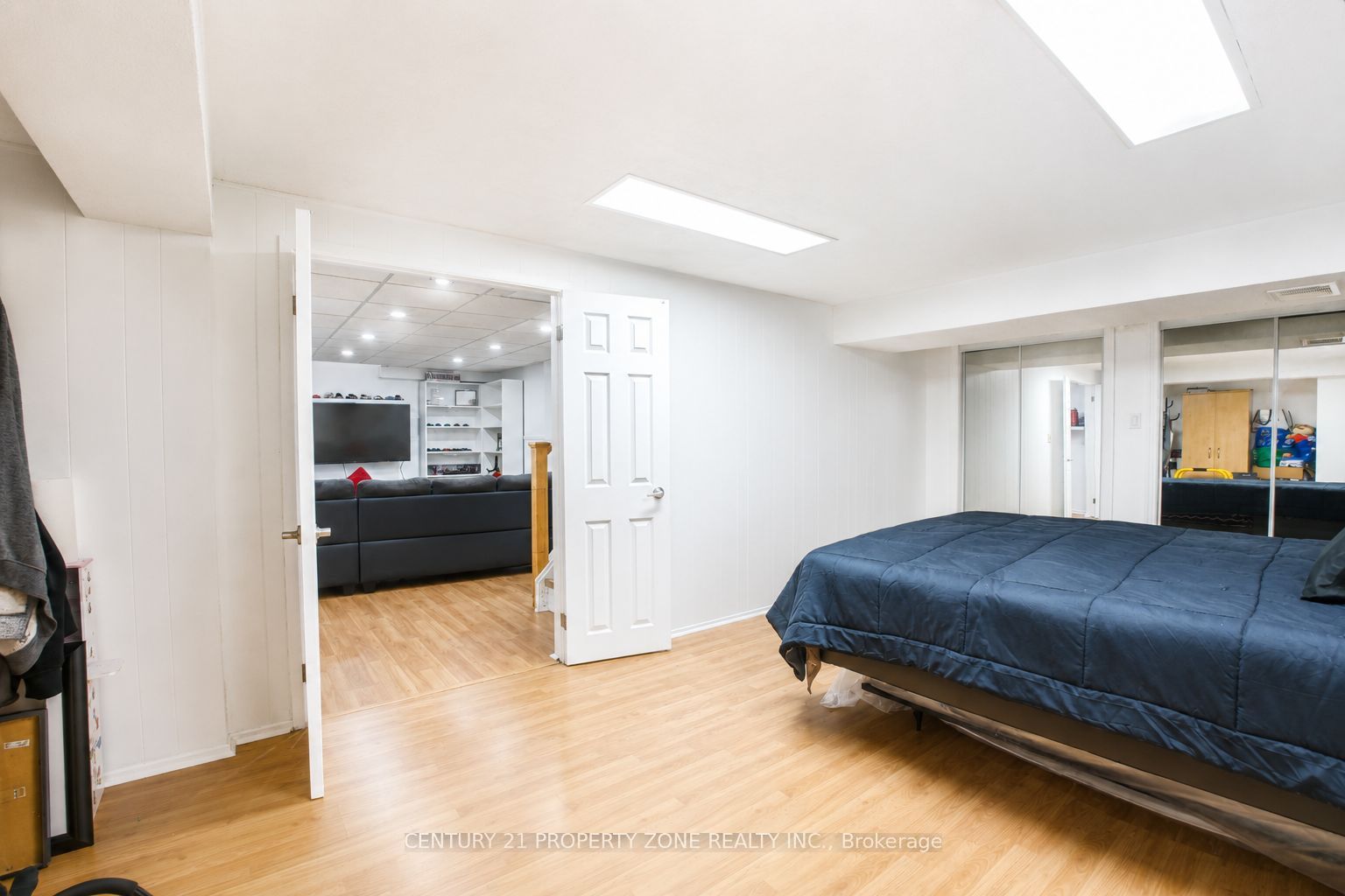 27 Madrid Crescent N Property Photo 26