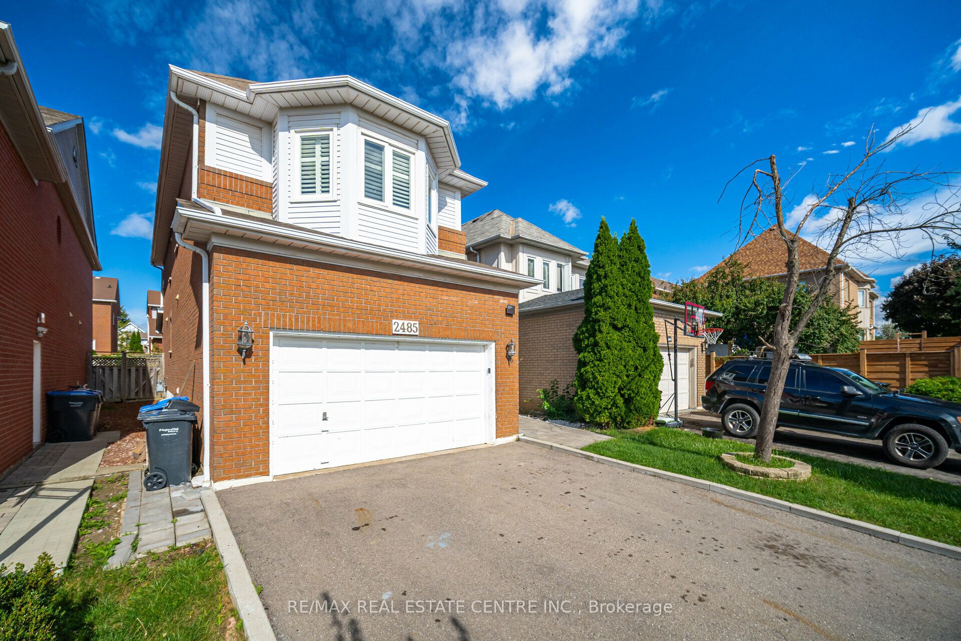 2485 Strathmore Crescent N Property Photo 4