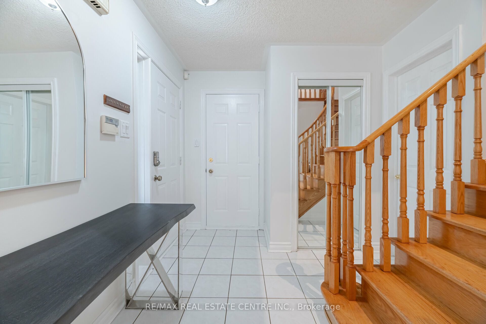 2485 Strathmore Crescent N Property Photo 6