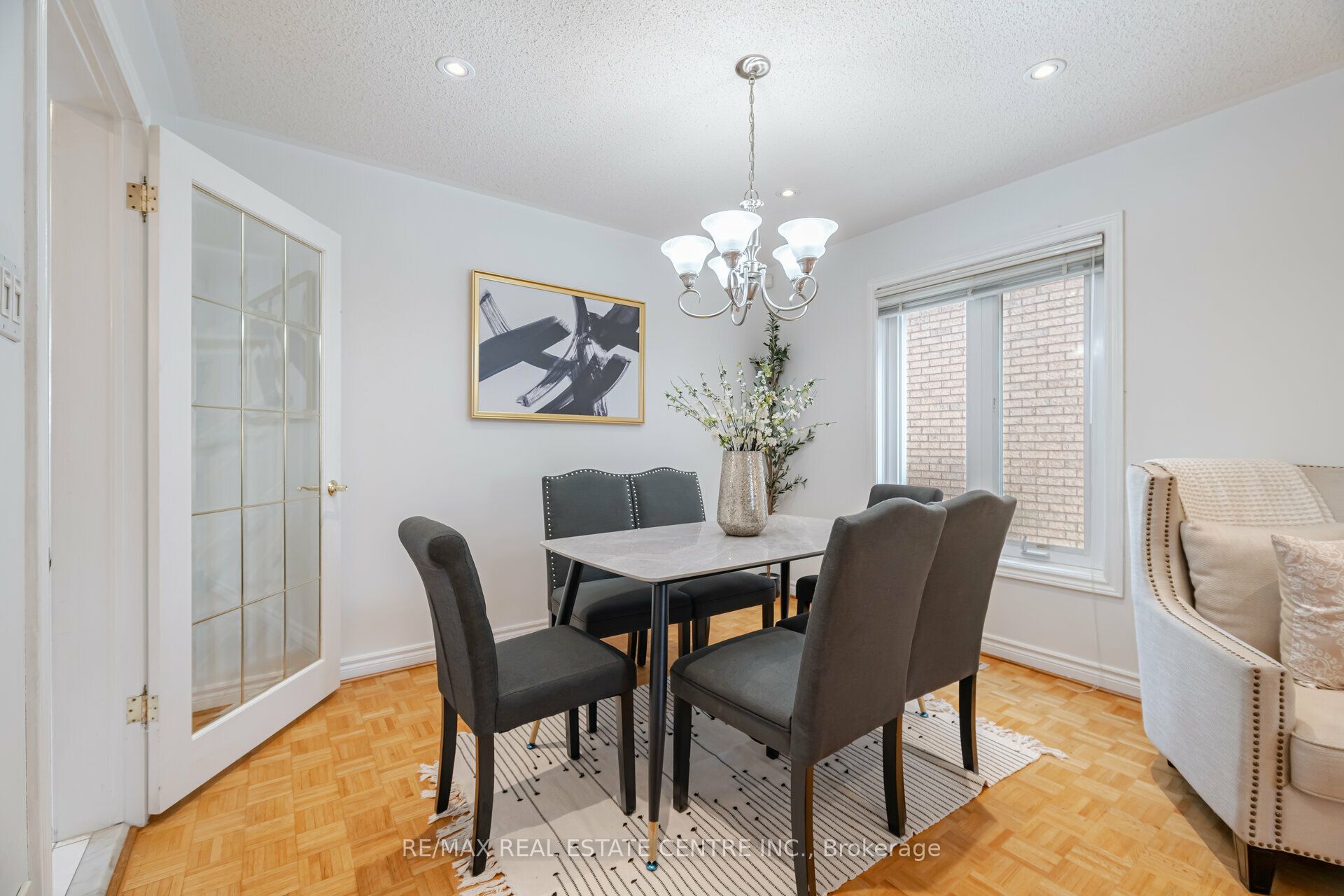 2485 Strathmore Crescent N Property Photo 11