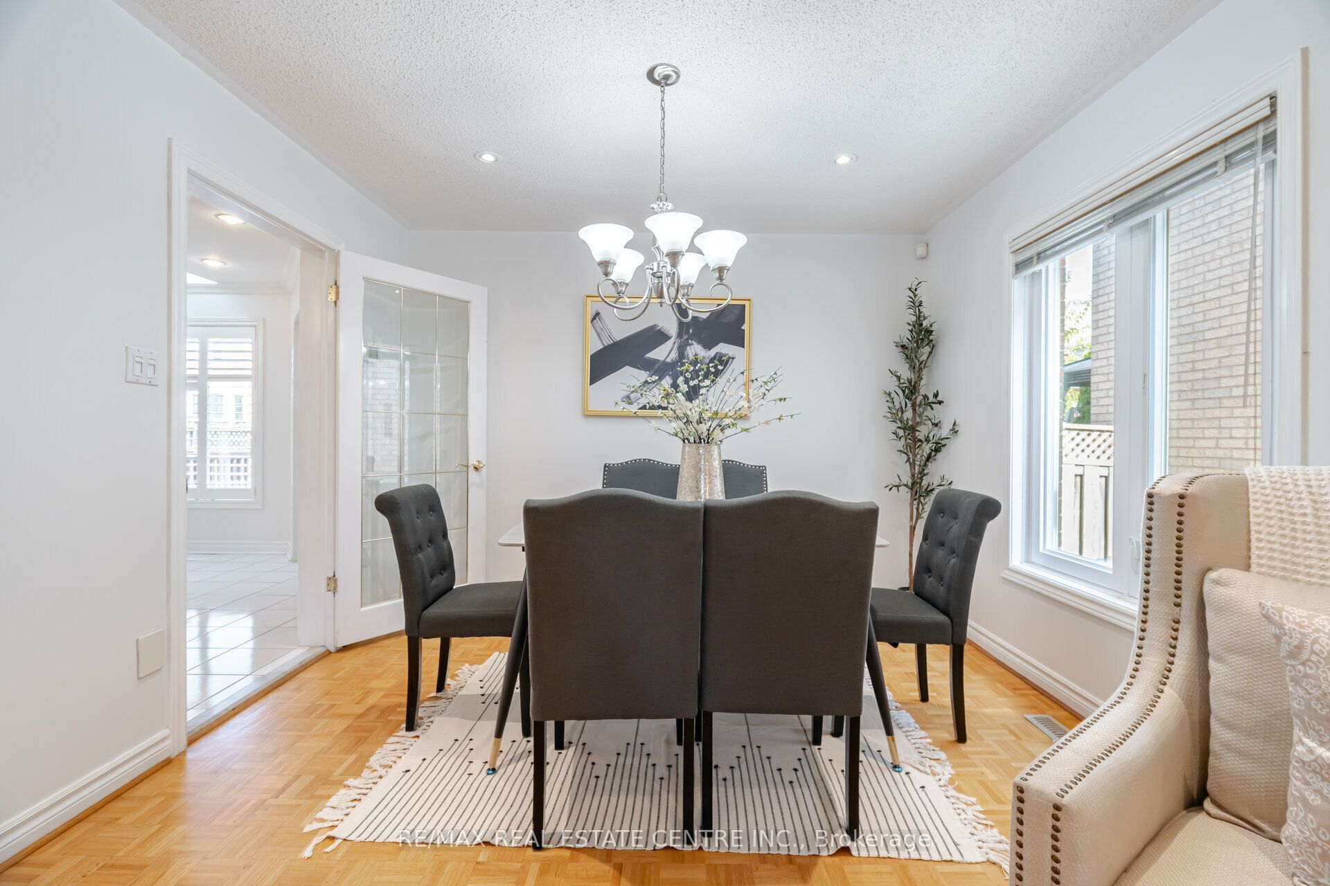 2485 Strathmore Crescent N Property Photo 12