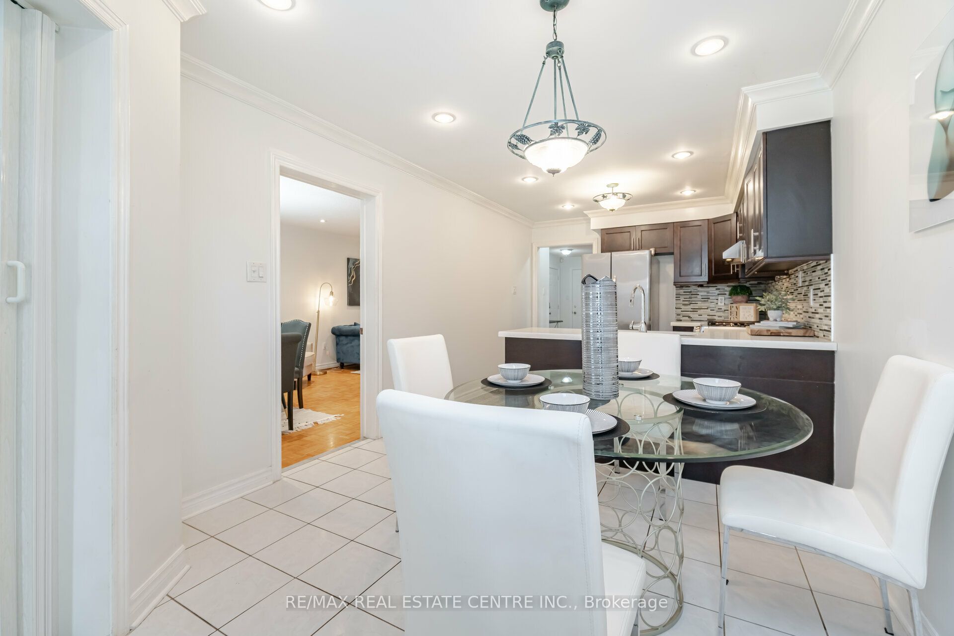 2485 Strathmore Crescent N Property Photo 13