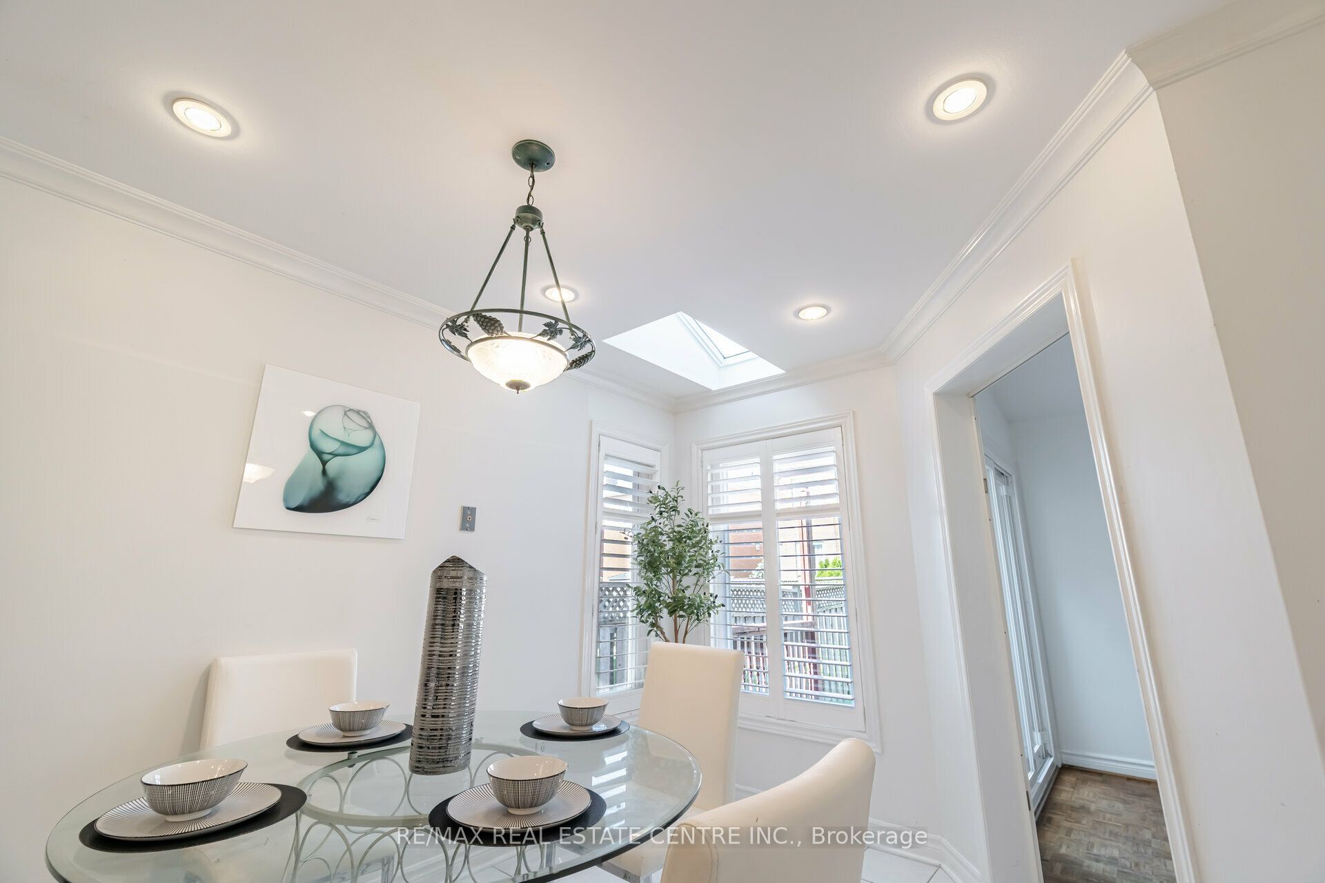 2485 Strathmore Crescent N Property Photo 15