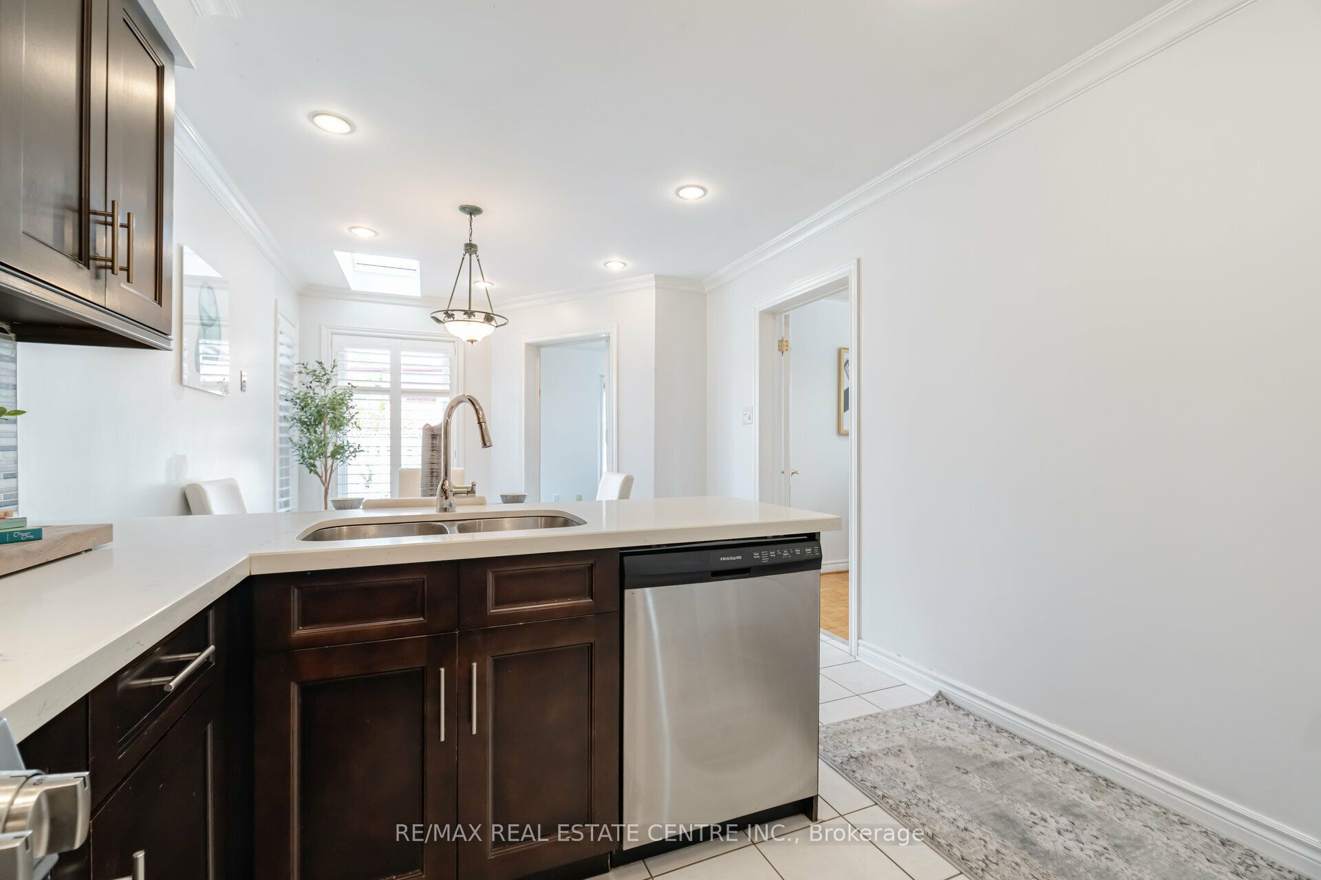 2485 Strathmore Crescent N Property Photo 19