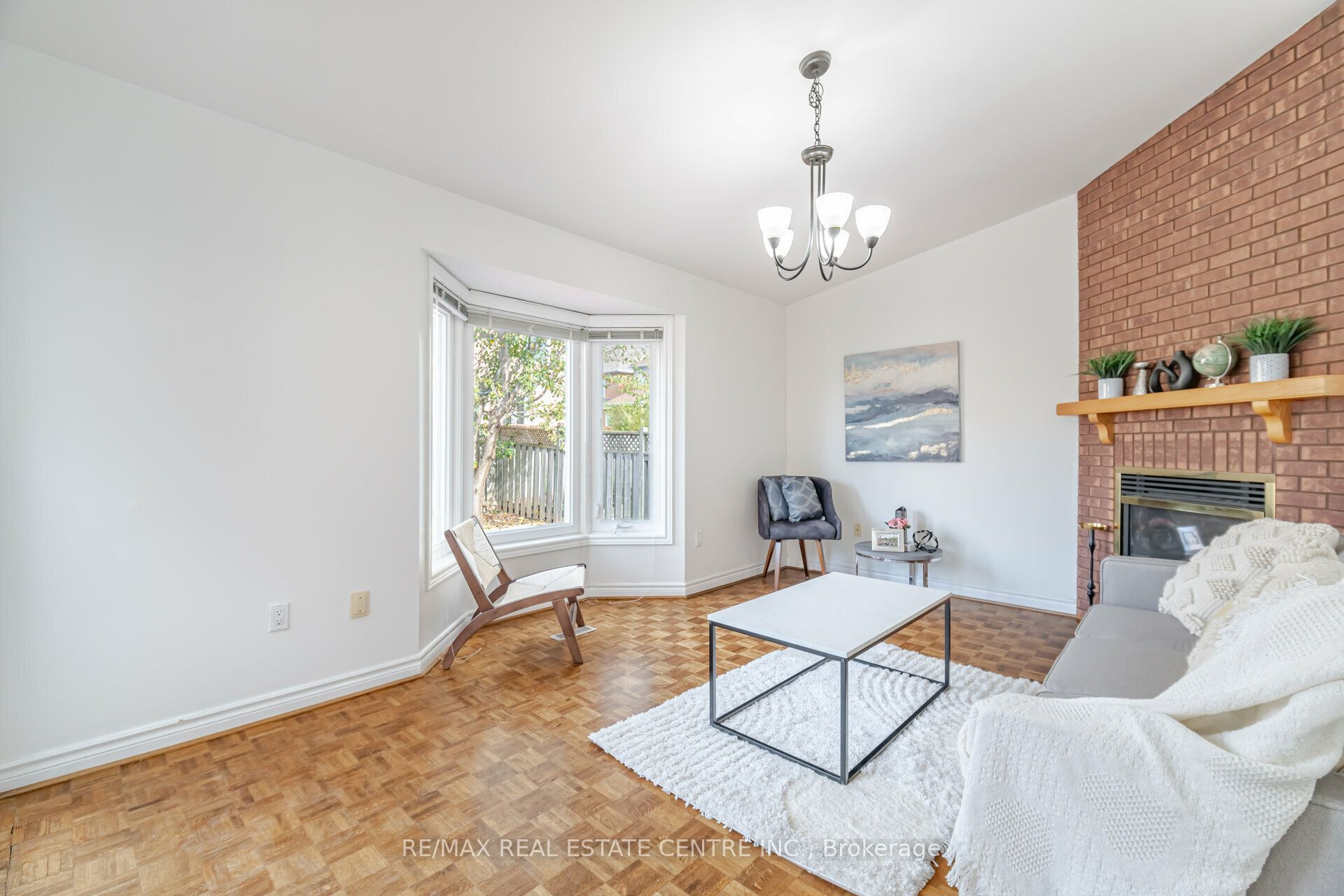 2485 Strathmore Crescent N Property Photo 23