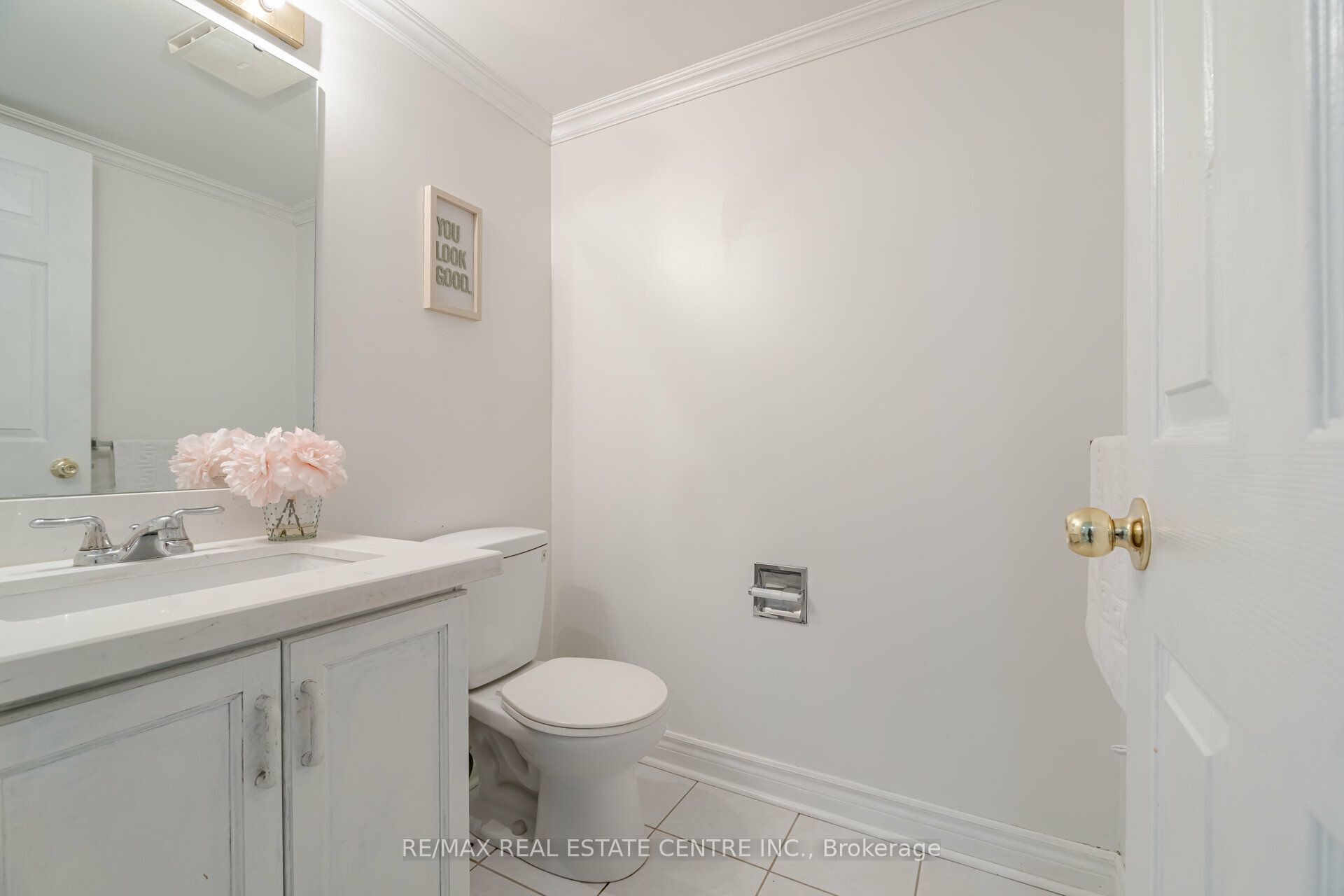 2485 Strathmore Crescent N Property Photo 24