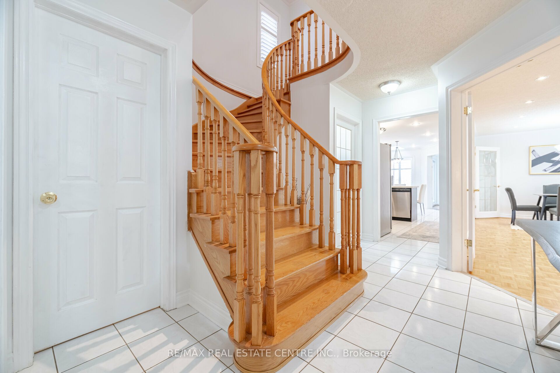 2485 Strathmore Crescent N Property Photo 25