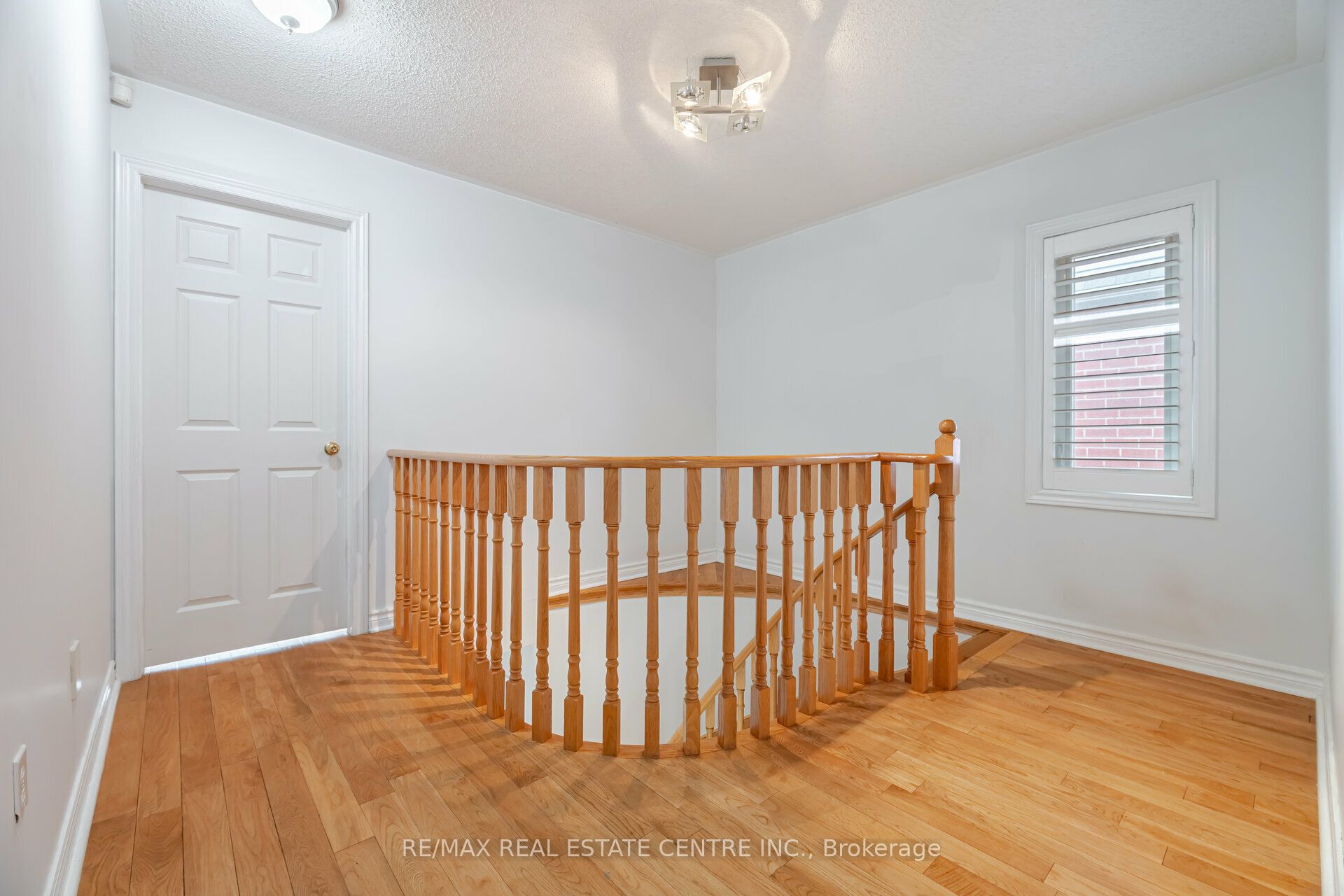2485 Strathmore Crescent N Property Photo 26