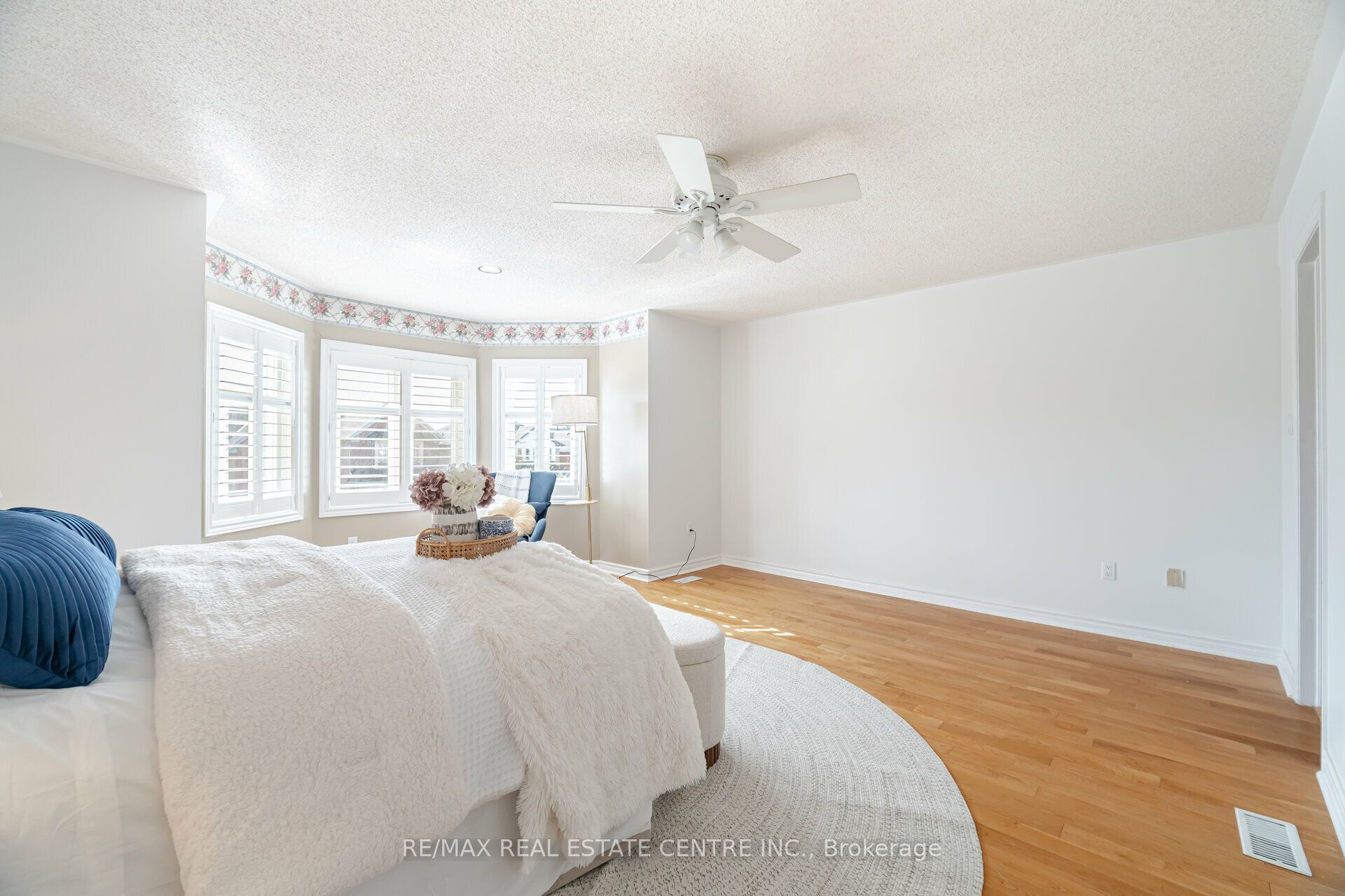 2485 Strathmore Crescent N Property Photo 29