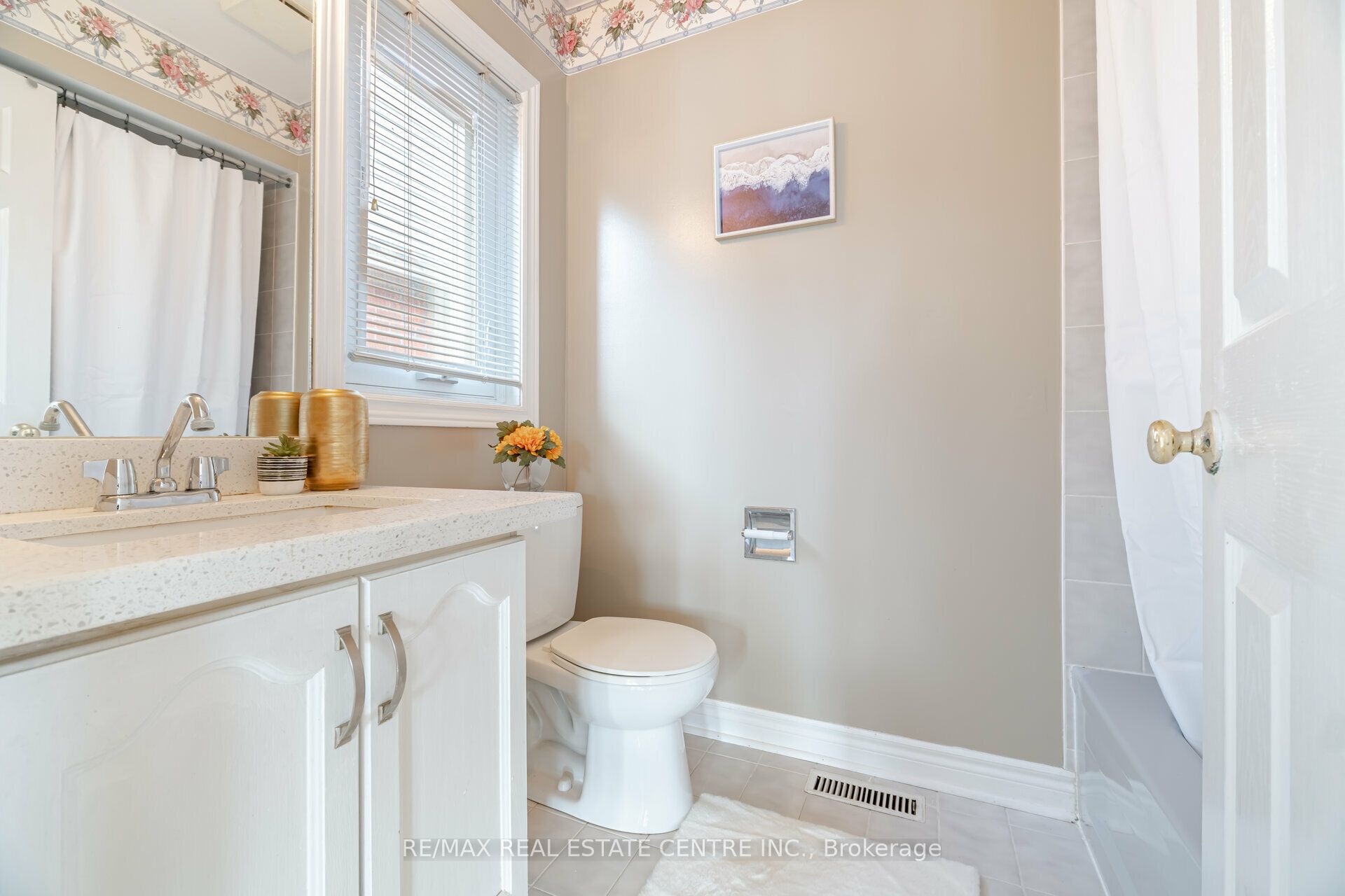 2485 Strathmore Crescent N Property Photo 30