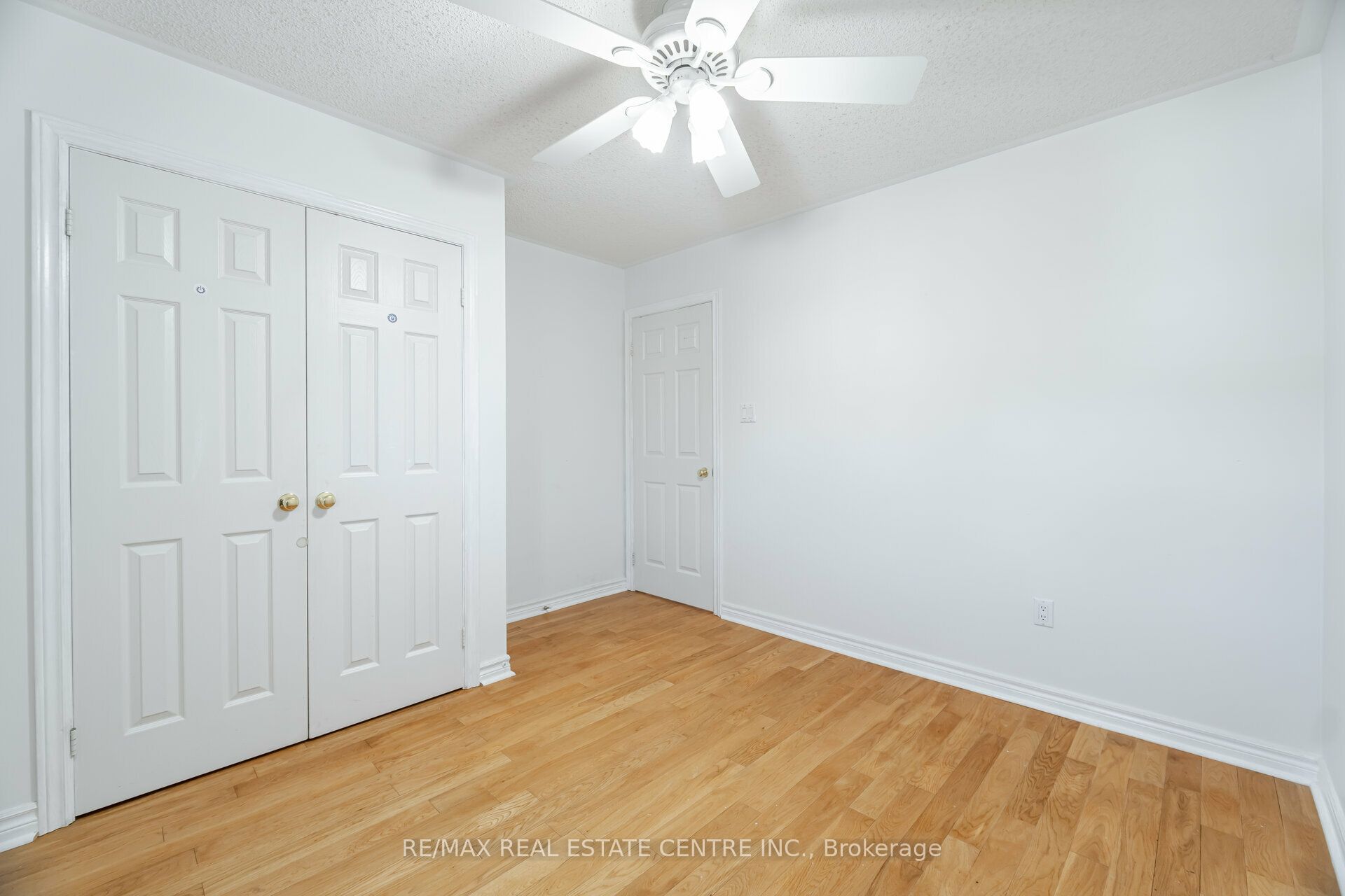 2485 Strathmore Crescent N Property Photo 35