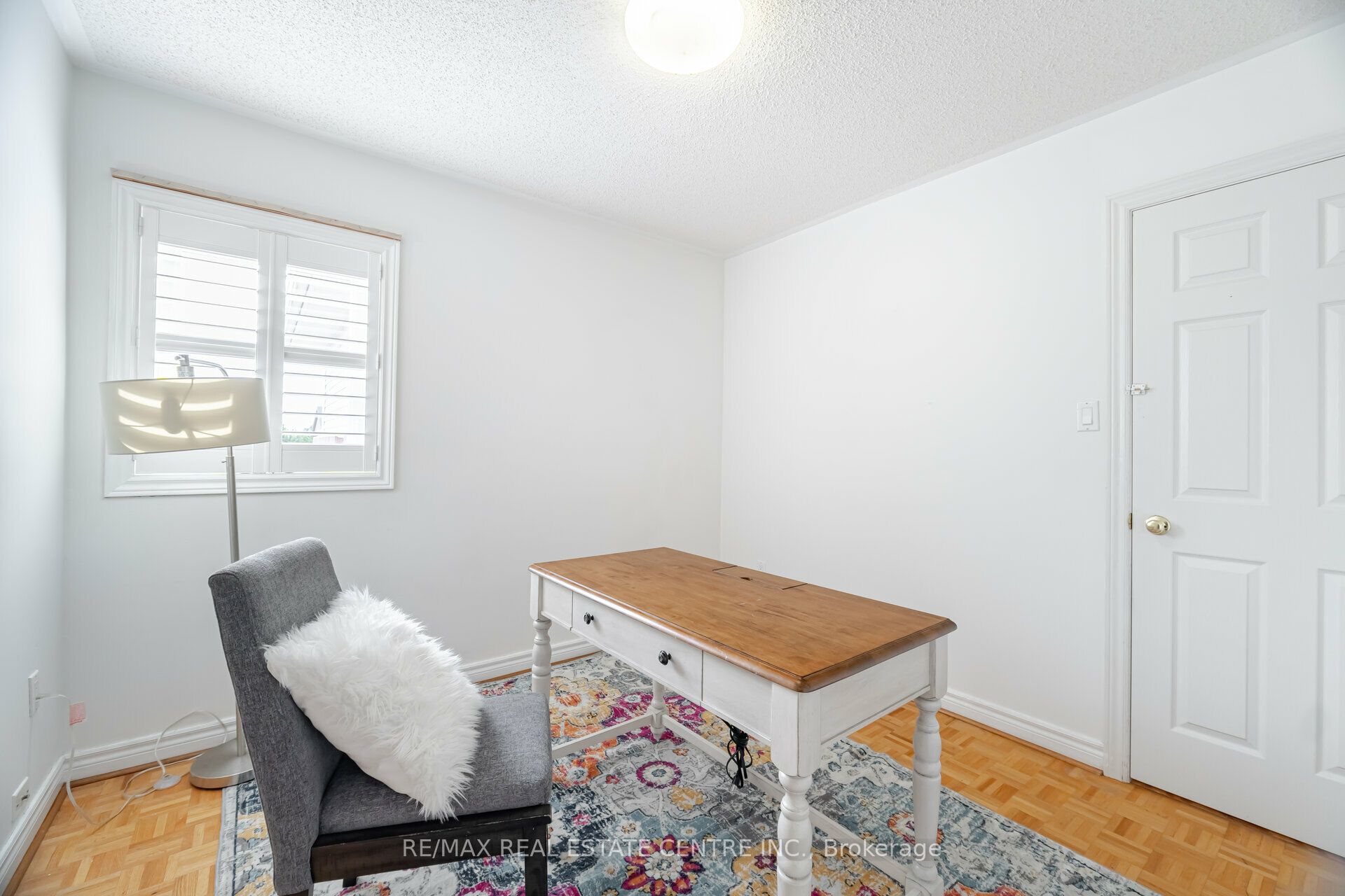 2485 Strathmore Crescent N Property Photo 37